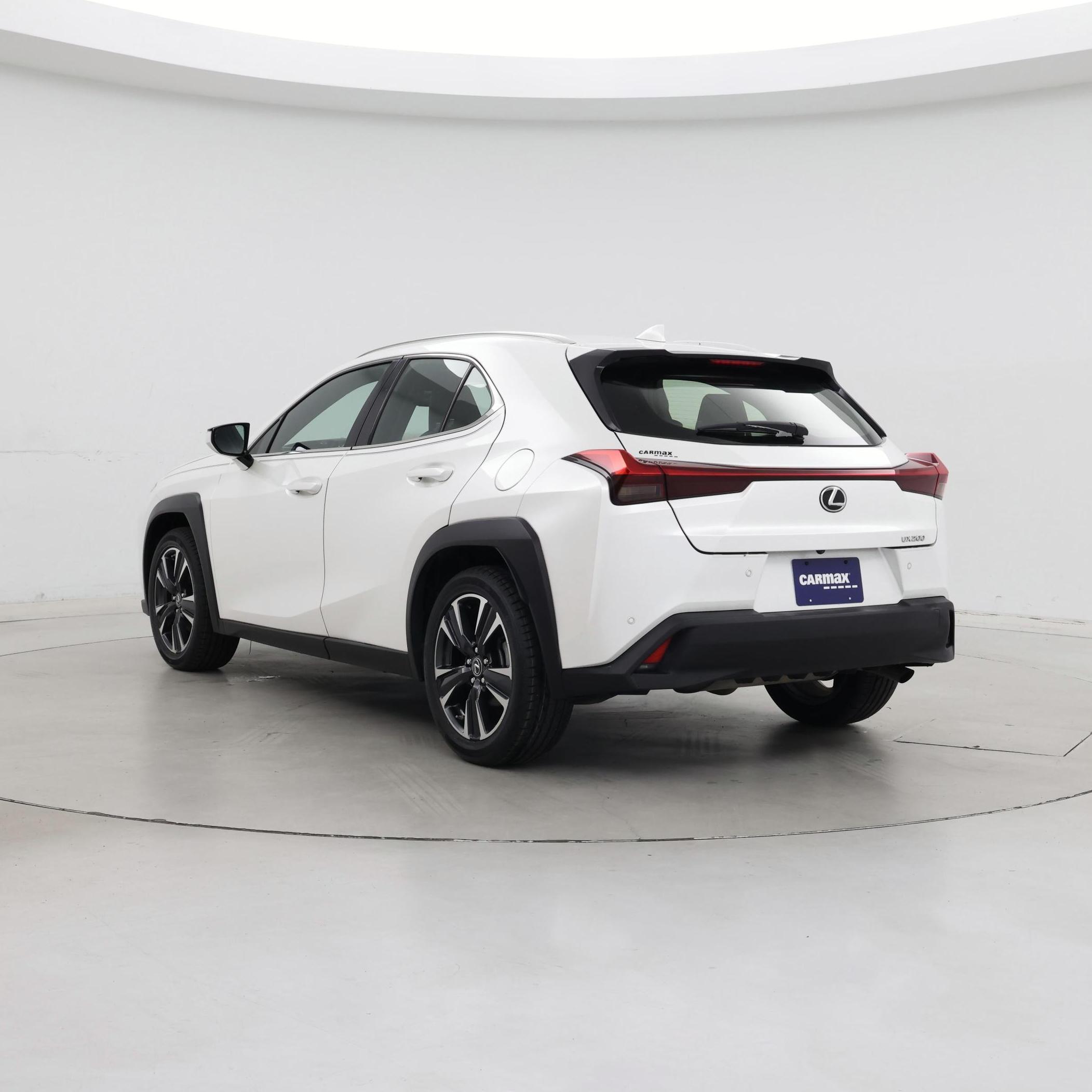 Thumbnail: 2021 Lexus UX - 2
