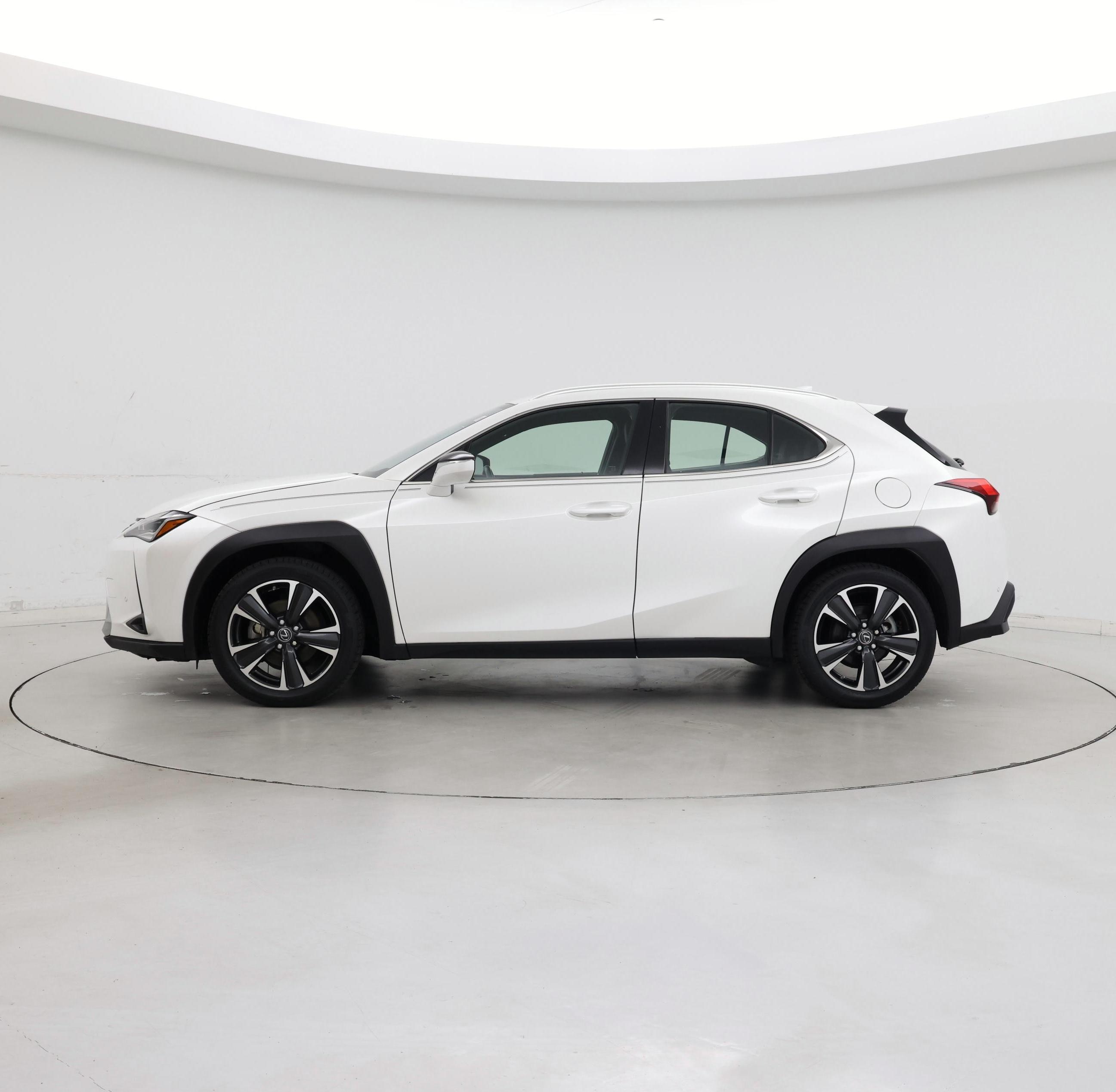 Thumbnail: 2021 Lexus UX - 3