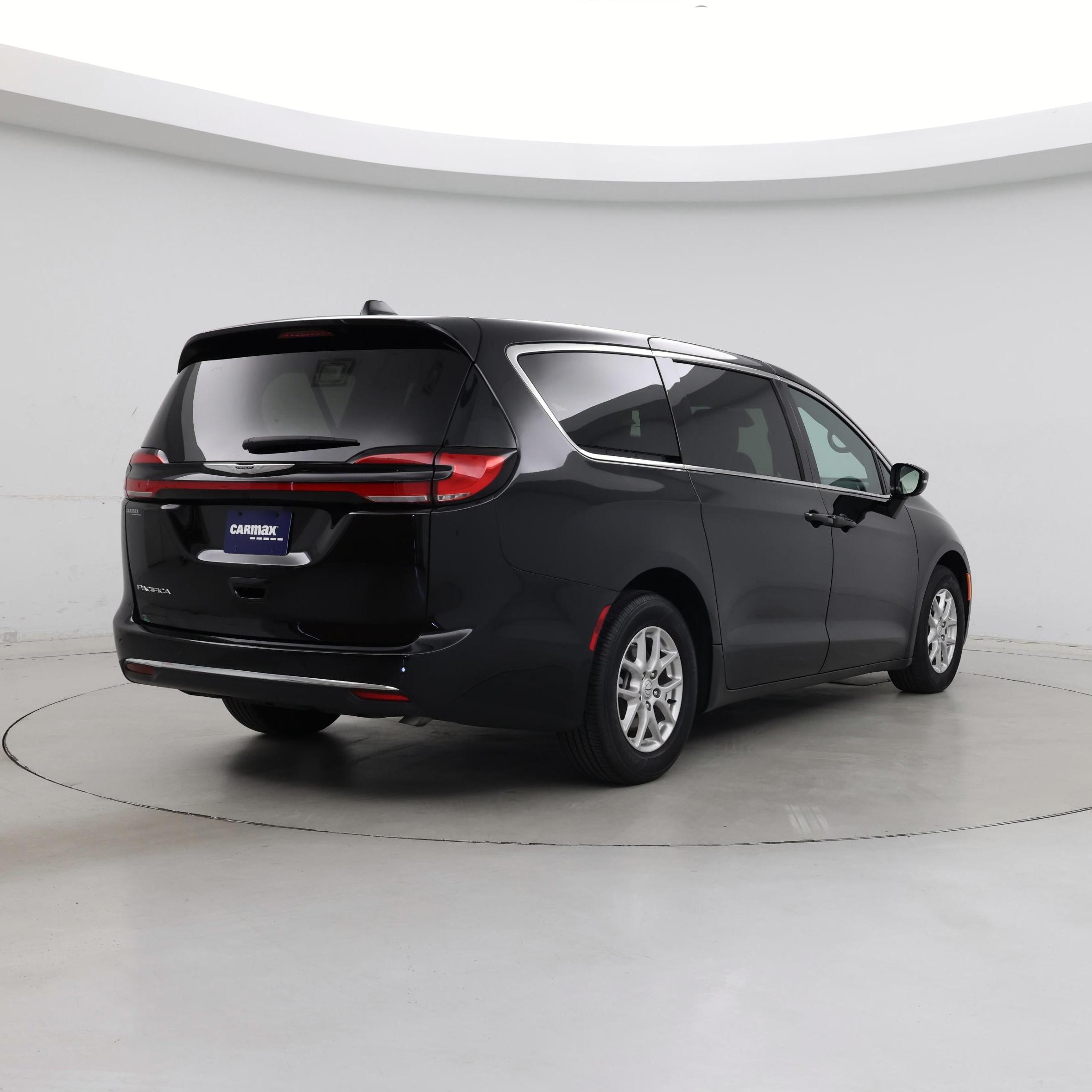 Thumbnail: 2025 Chrysler Pacifica - 8