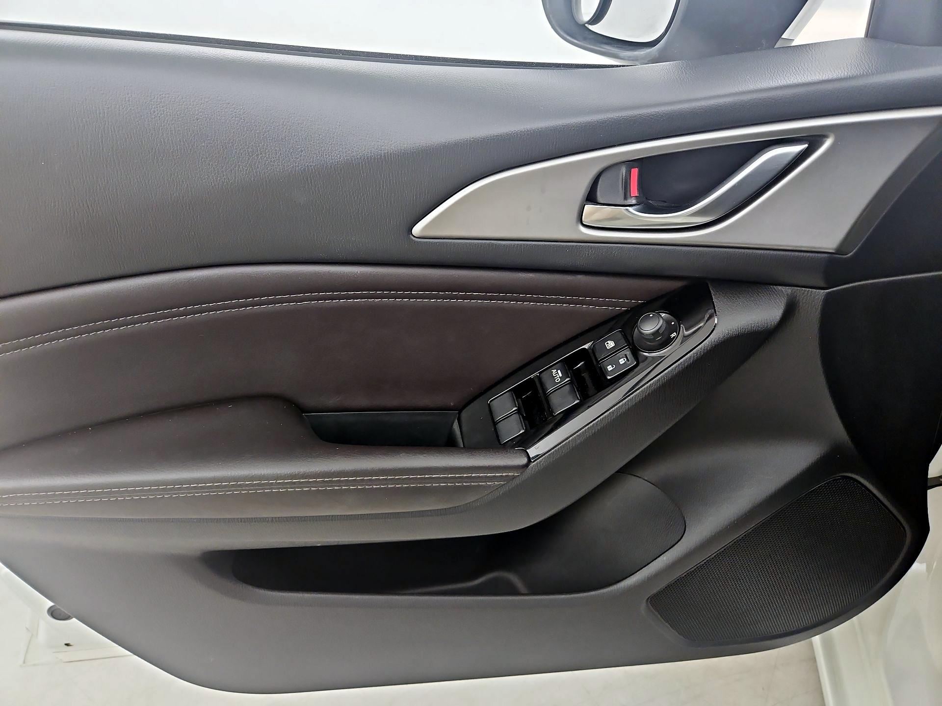 Thumbnail: 2018 Mazda Mazda3 - 10