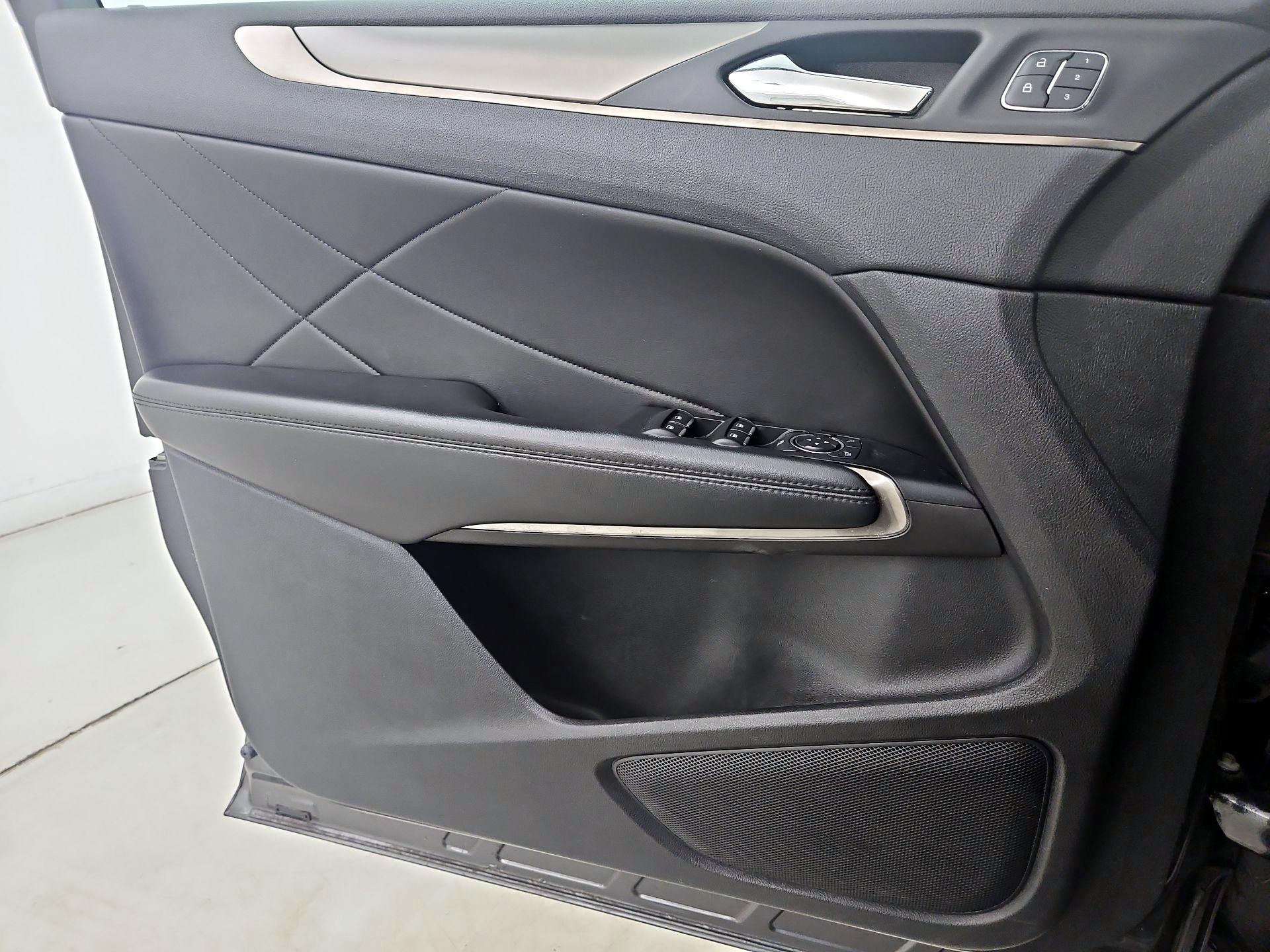 Thumbnail: 2018 Lincoln MKC - 10