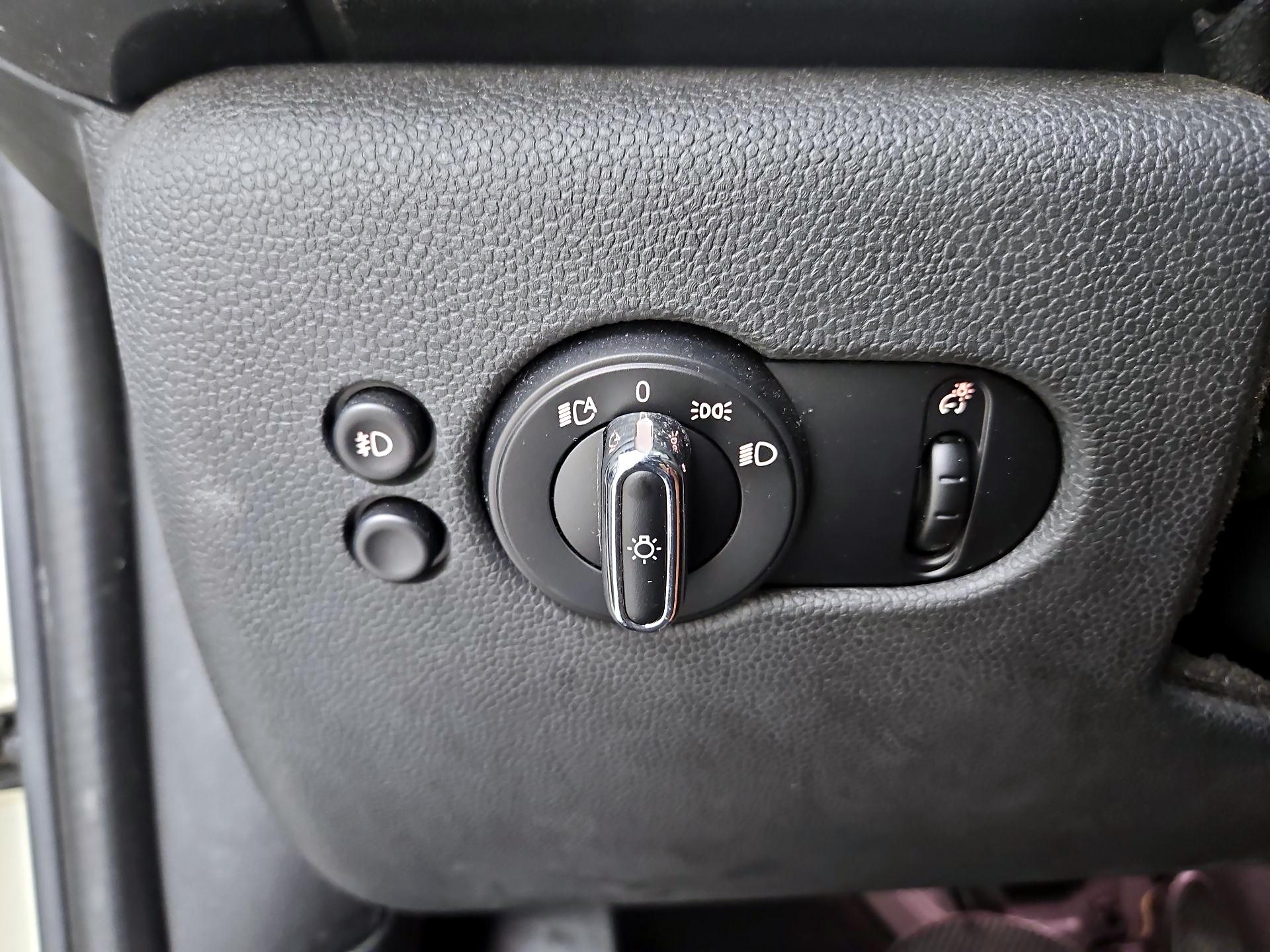 Thumbnail: 2015 MINI Cooper Hardtop - 13