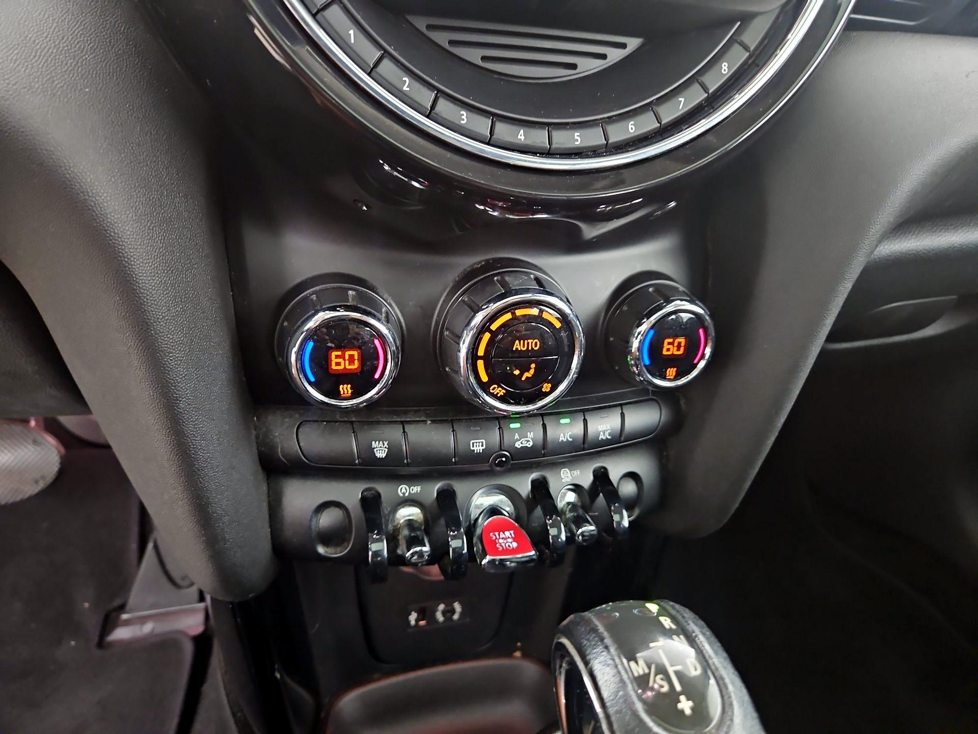 Thumbnail: 2015 MINI Cooper Hardtop - 15