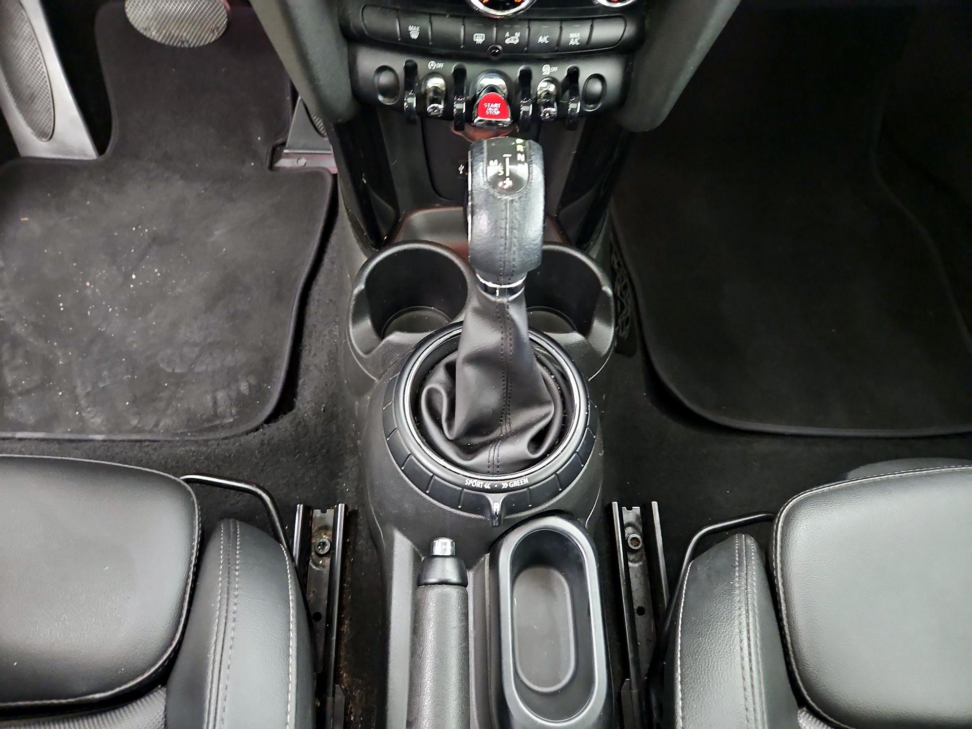 Thumbnail: 2015 MINI Cooper Hardtop - 16