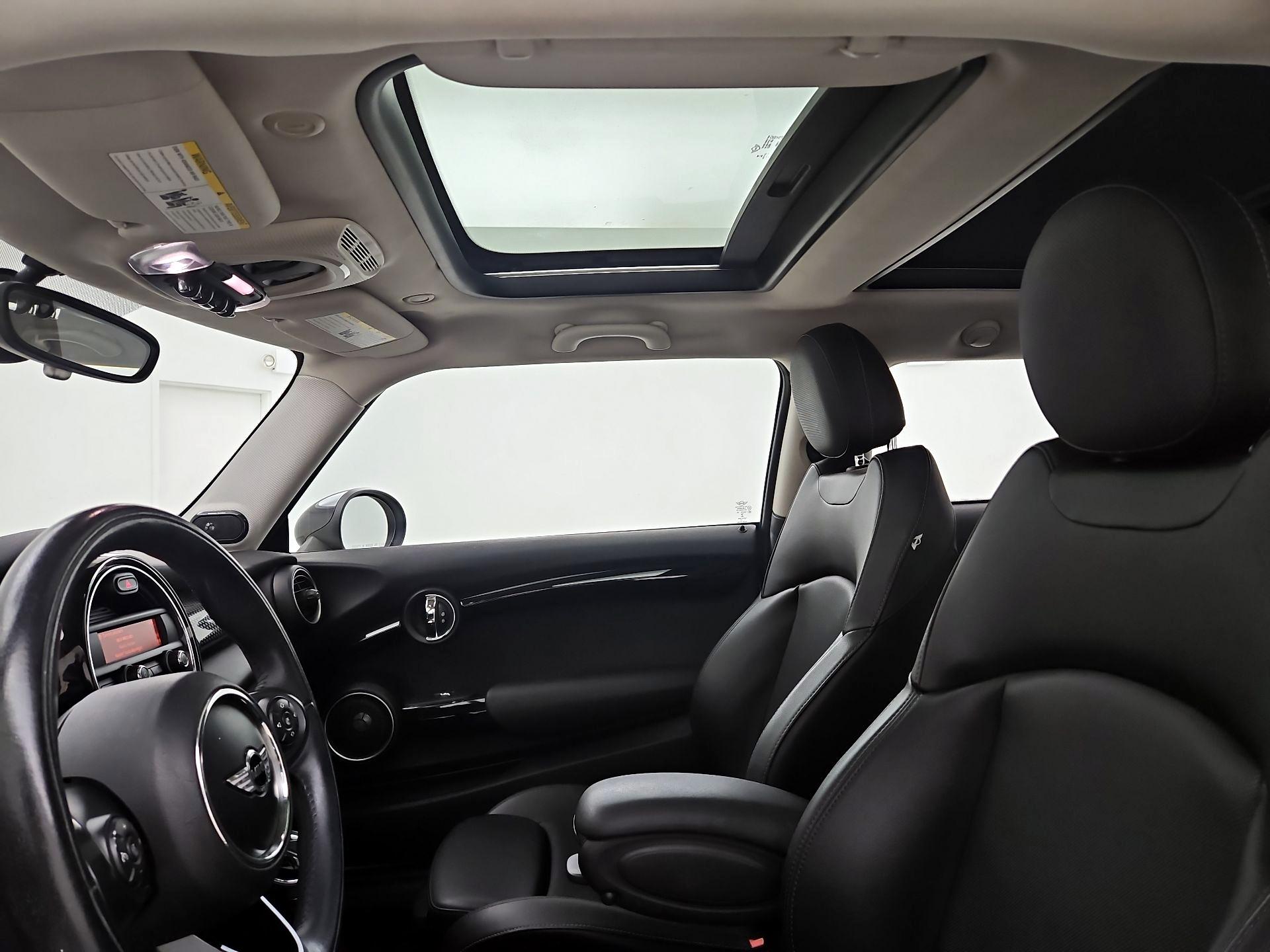 Thumbnail: 2015 MINI Cooper Hardtop - 18