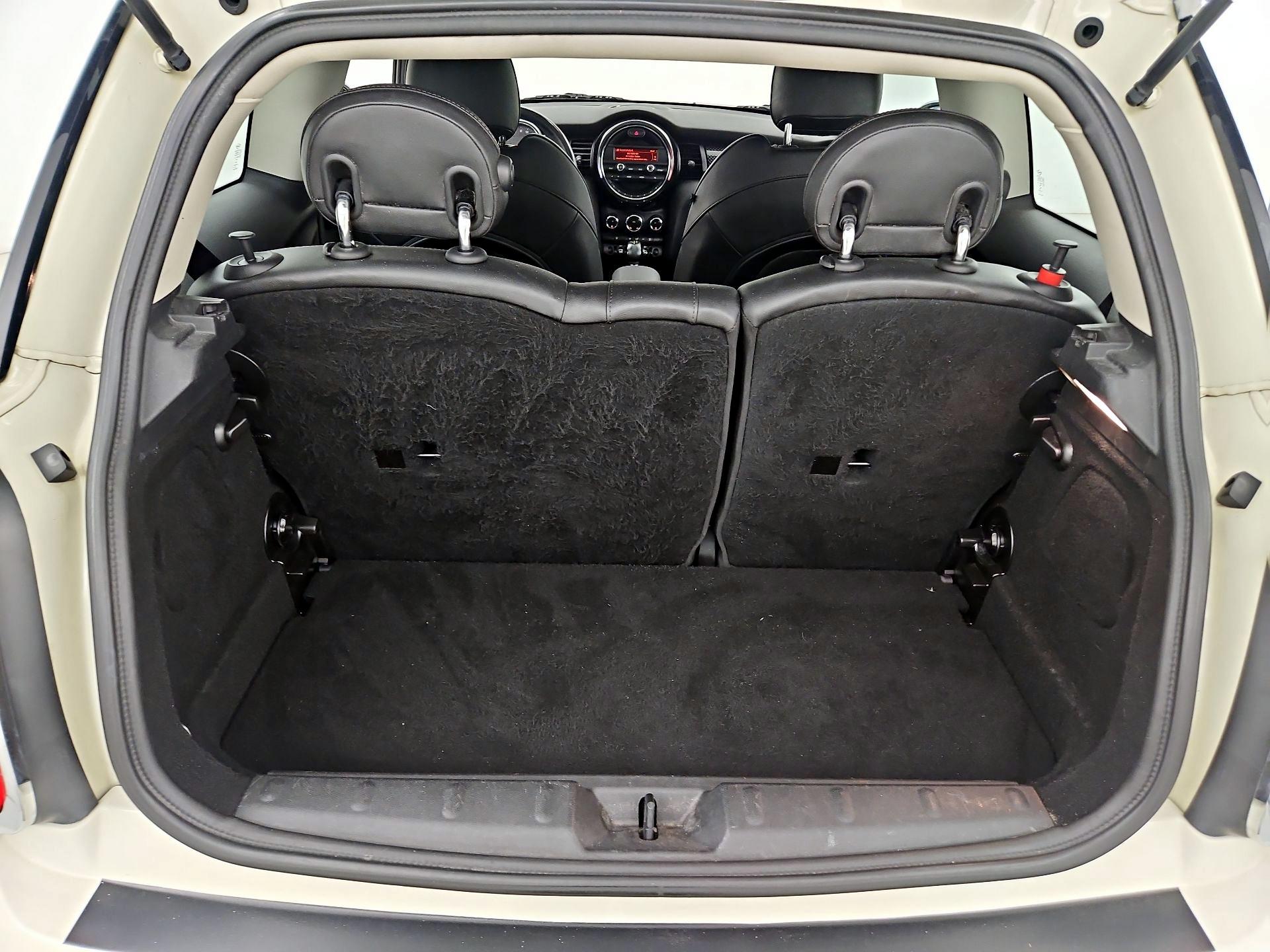 Thumbnail: 2015 MINI Cooper Hardtop - 19