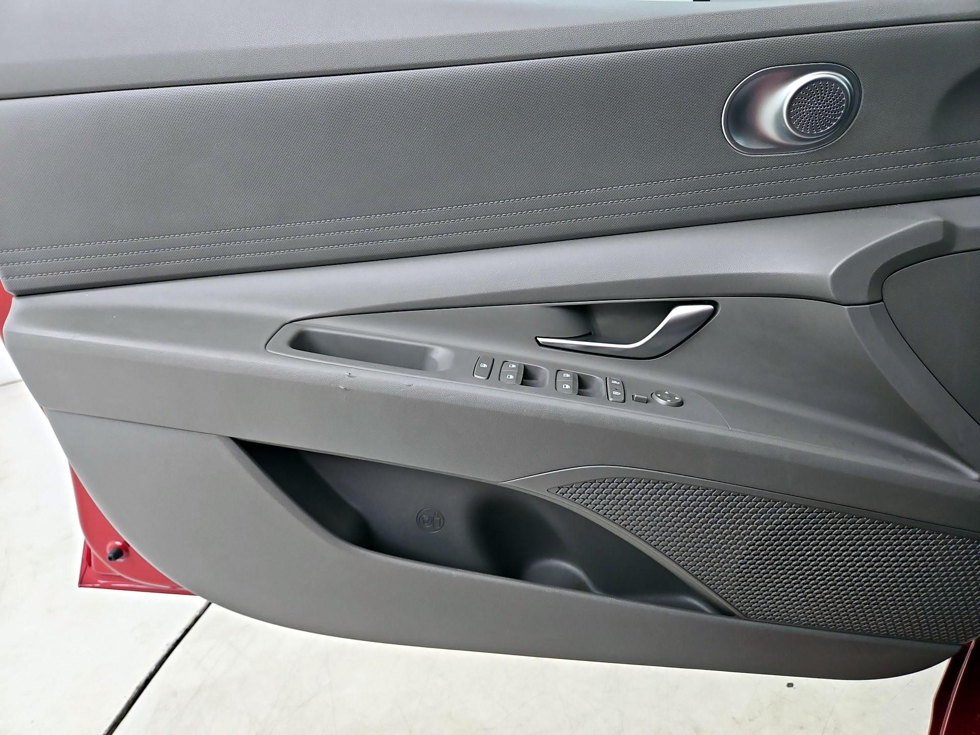 Thumbnail: 2022 Hyundai Elantra - 10