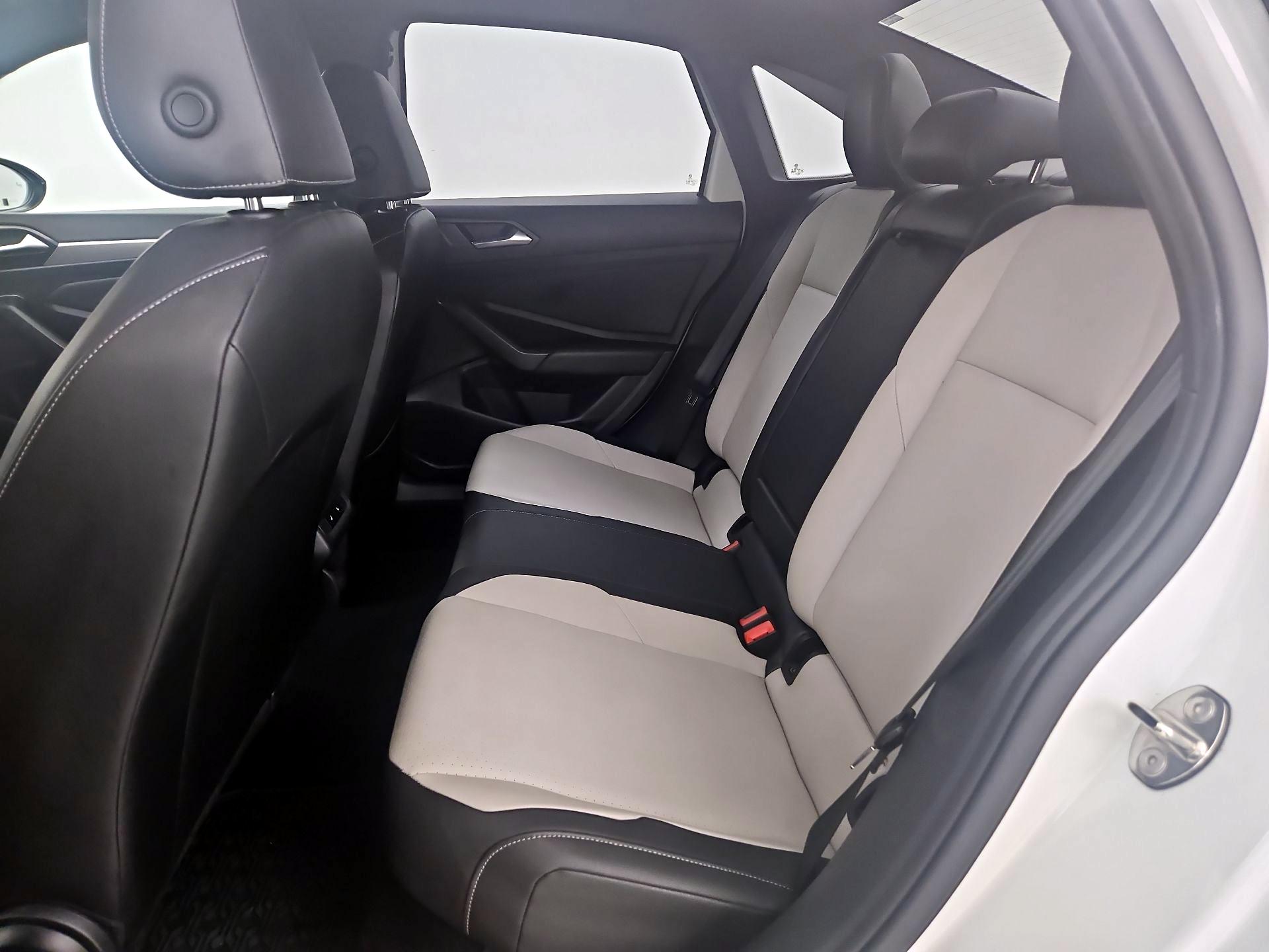 Thumbnail: 2020 Volkswagen Jetta - 18