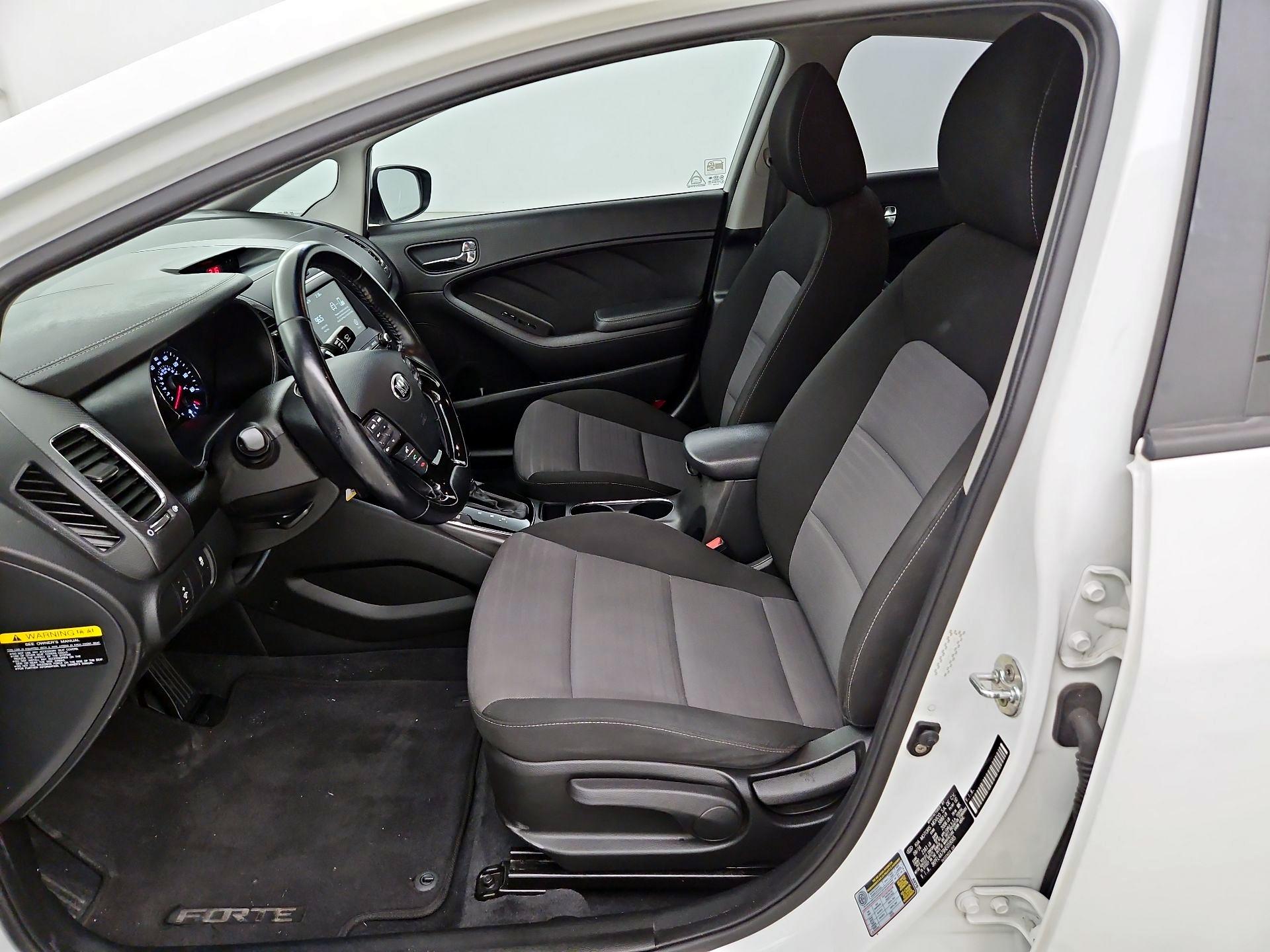 Thumbnail: 2017 Kia Forte - 9