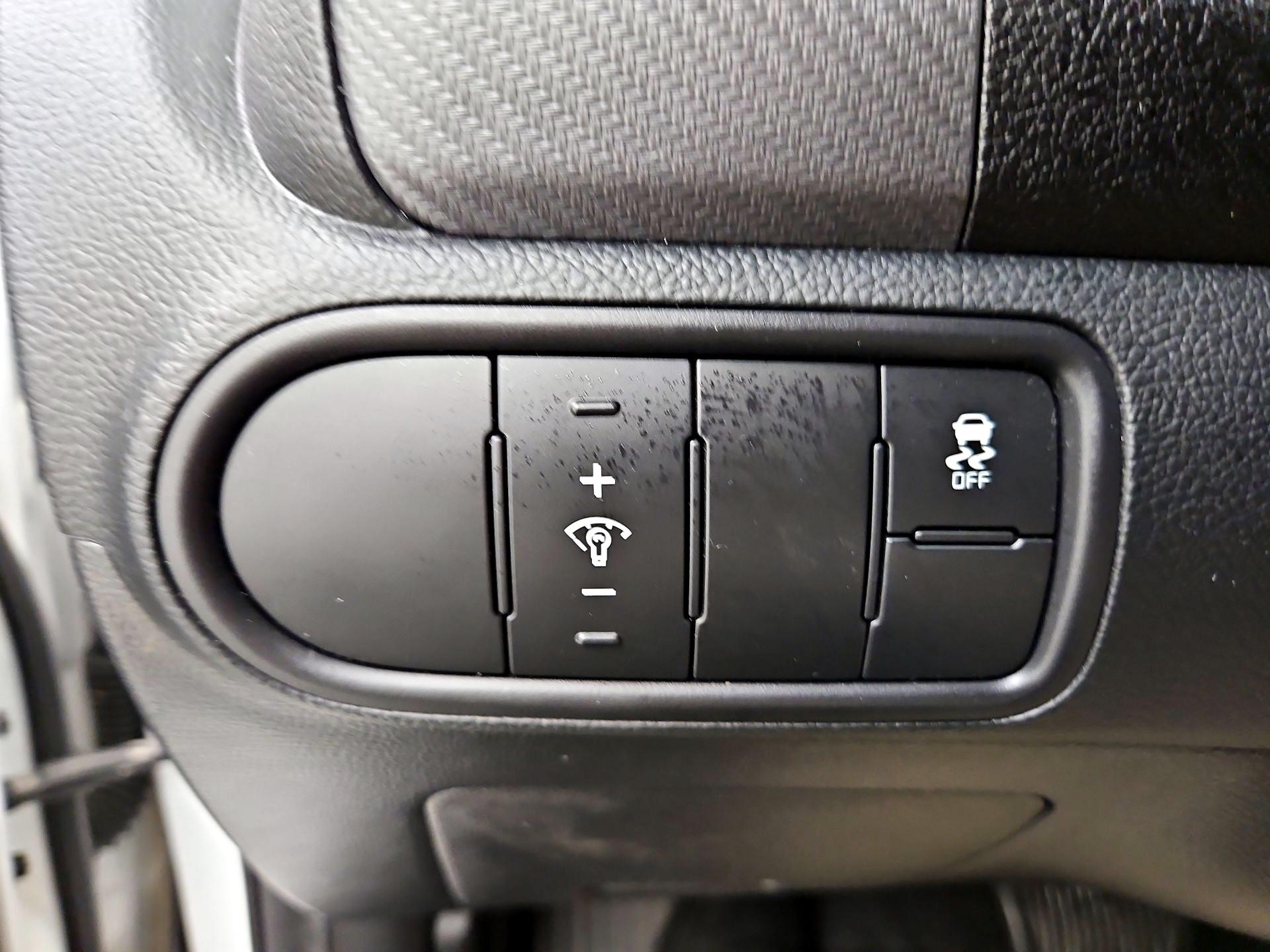 Thumbnail: 2017 Kia Forte - 11