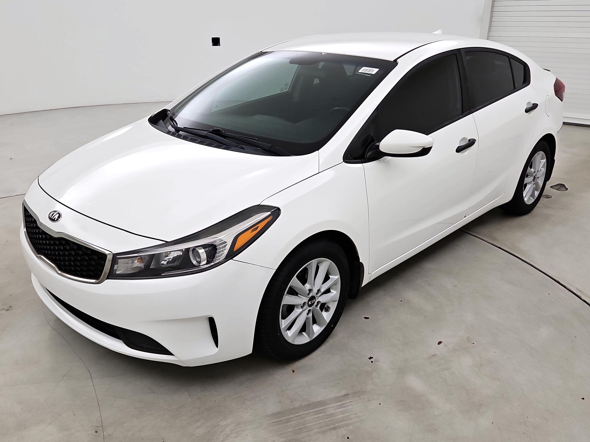Thumbnail: 2017 Kia Forte - 3