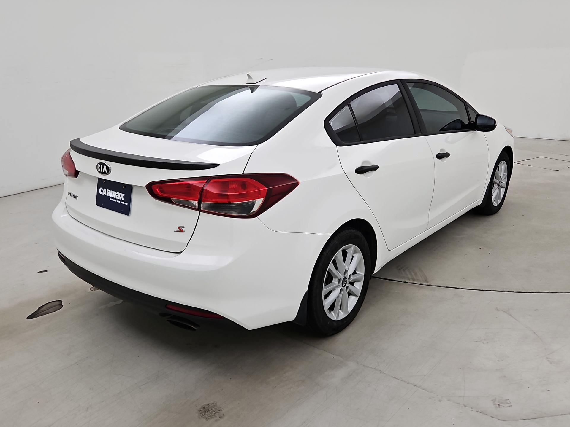 Thumbnail: 2017 Kia Forte - 5