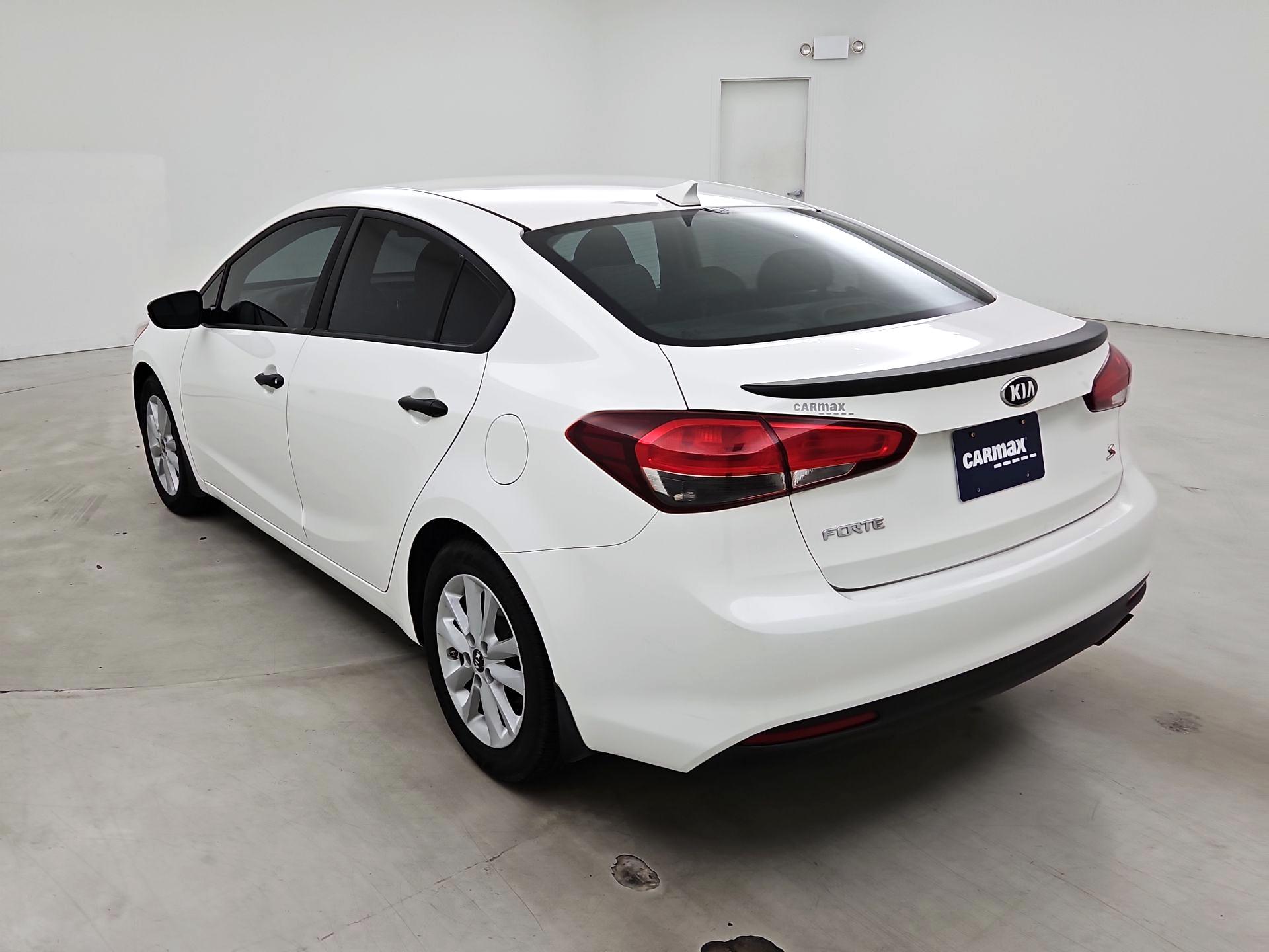 Thumbnail: 2017 Kia Forte - 7