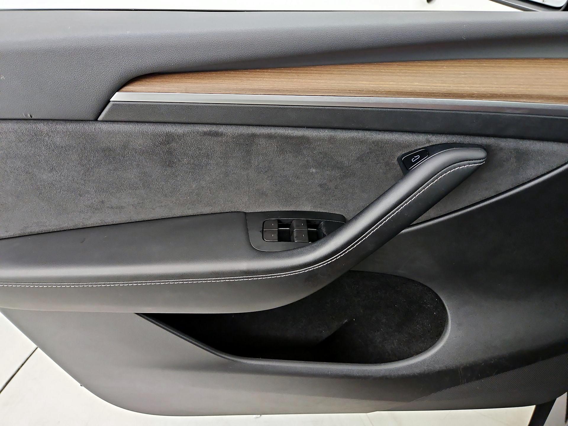 Thumbnail: 2023 Tesla Model Y - 10