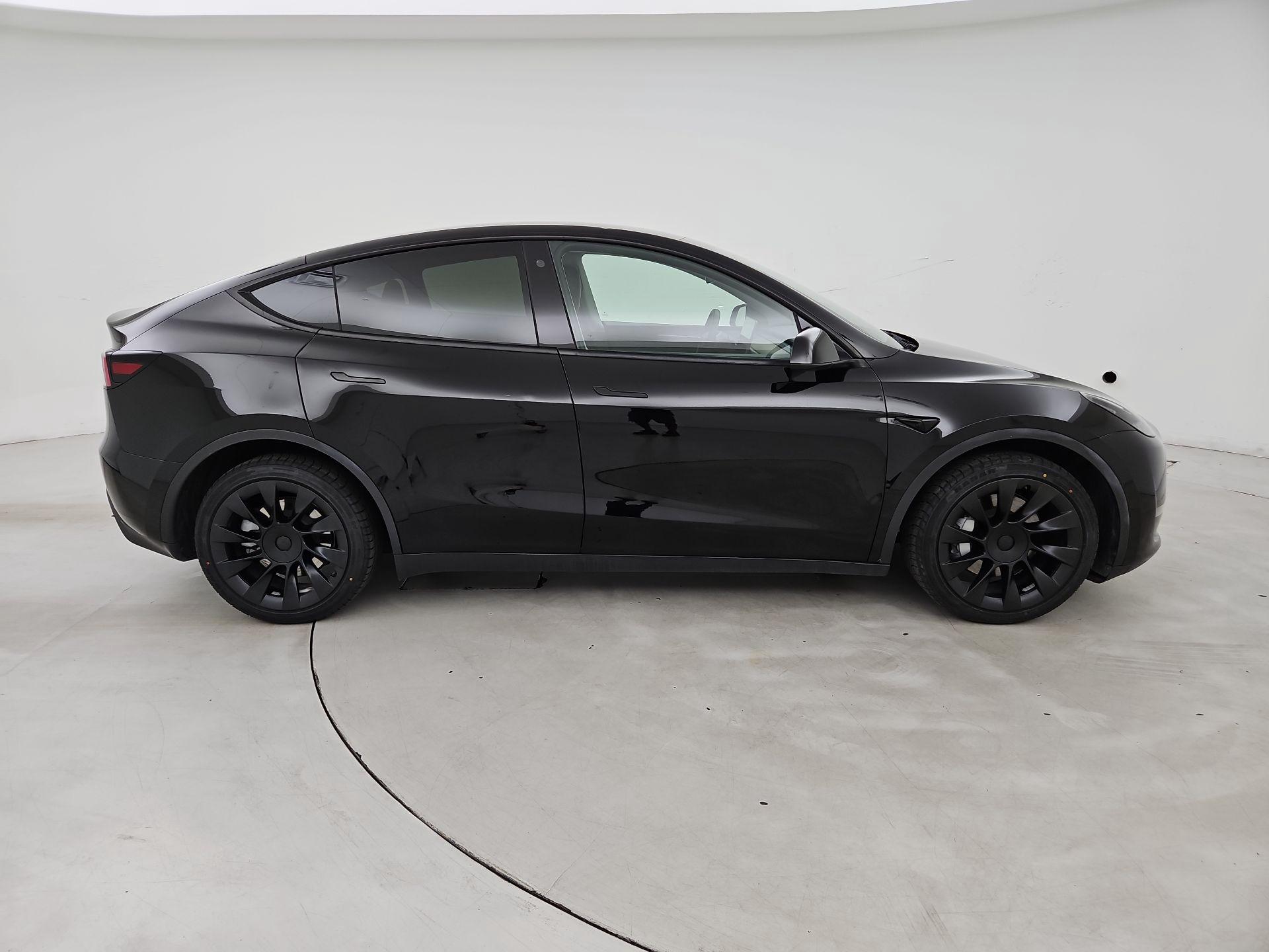Thumbnail: 2023 Tesla Model Y - 4