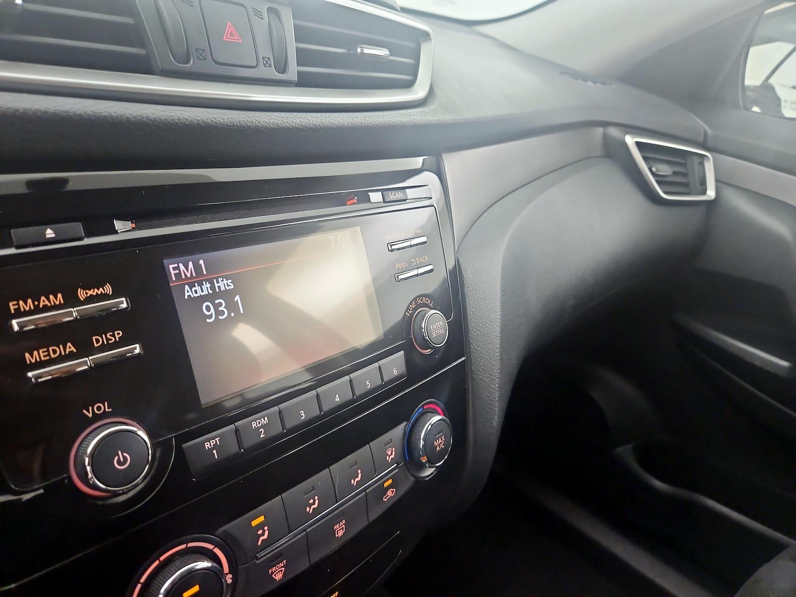 2015 Nissan Rogue S - Photo 16