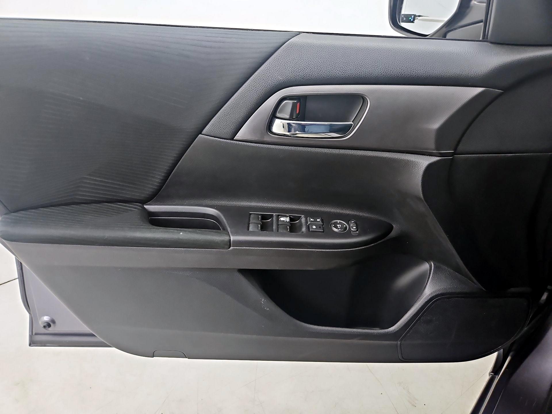 Thumbnail: 2015 Honda Accord - 12