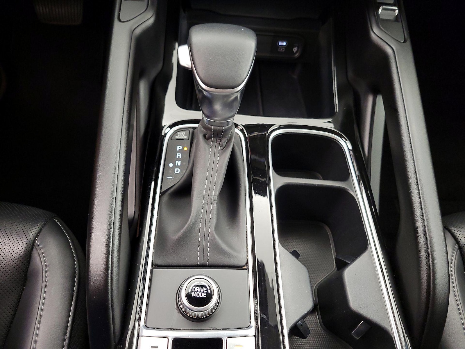 2025 Kia Telluride S - Photo 18
