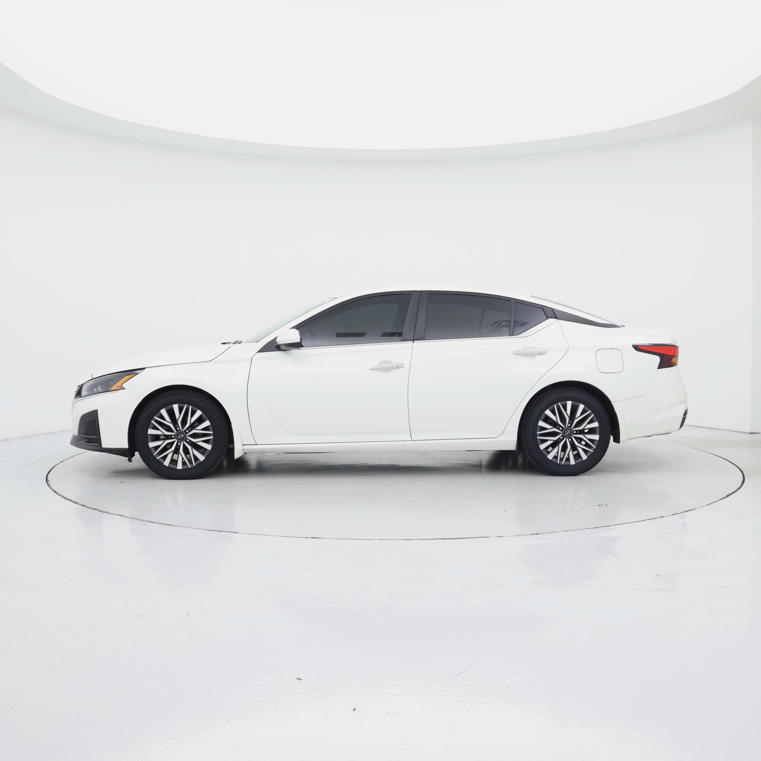 Thumbnail: 2023 Nissan Altima - 3