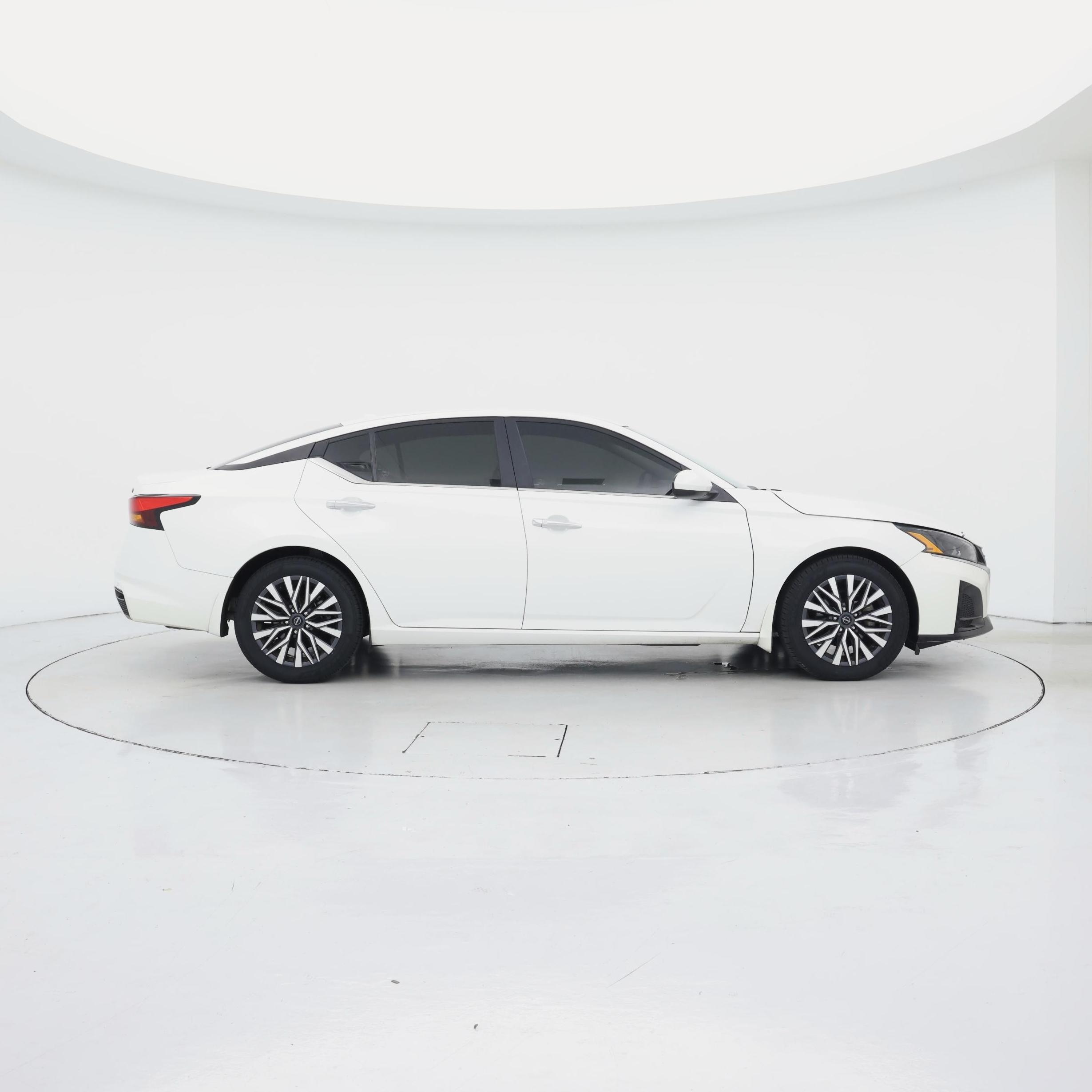 Thumbnail: 2023 Nissan Altima - 7