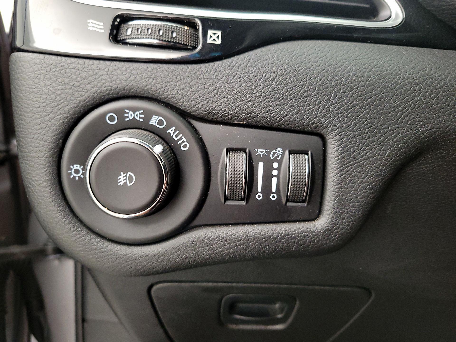 Thumbnail: 2021 Jeep Cherokee - 13