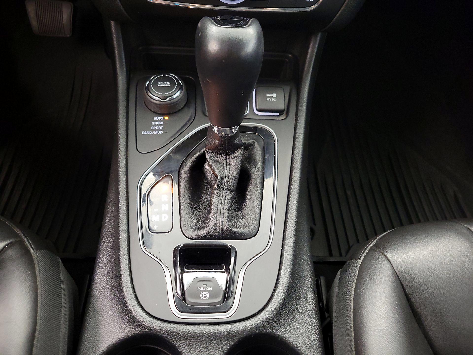 Thumbnail: 2021 Jeep Cherokee - 17
