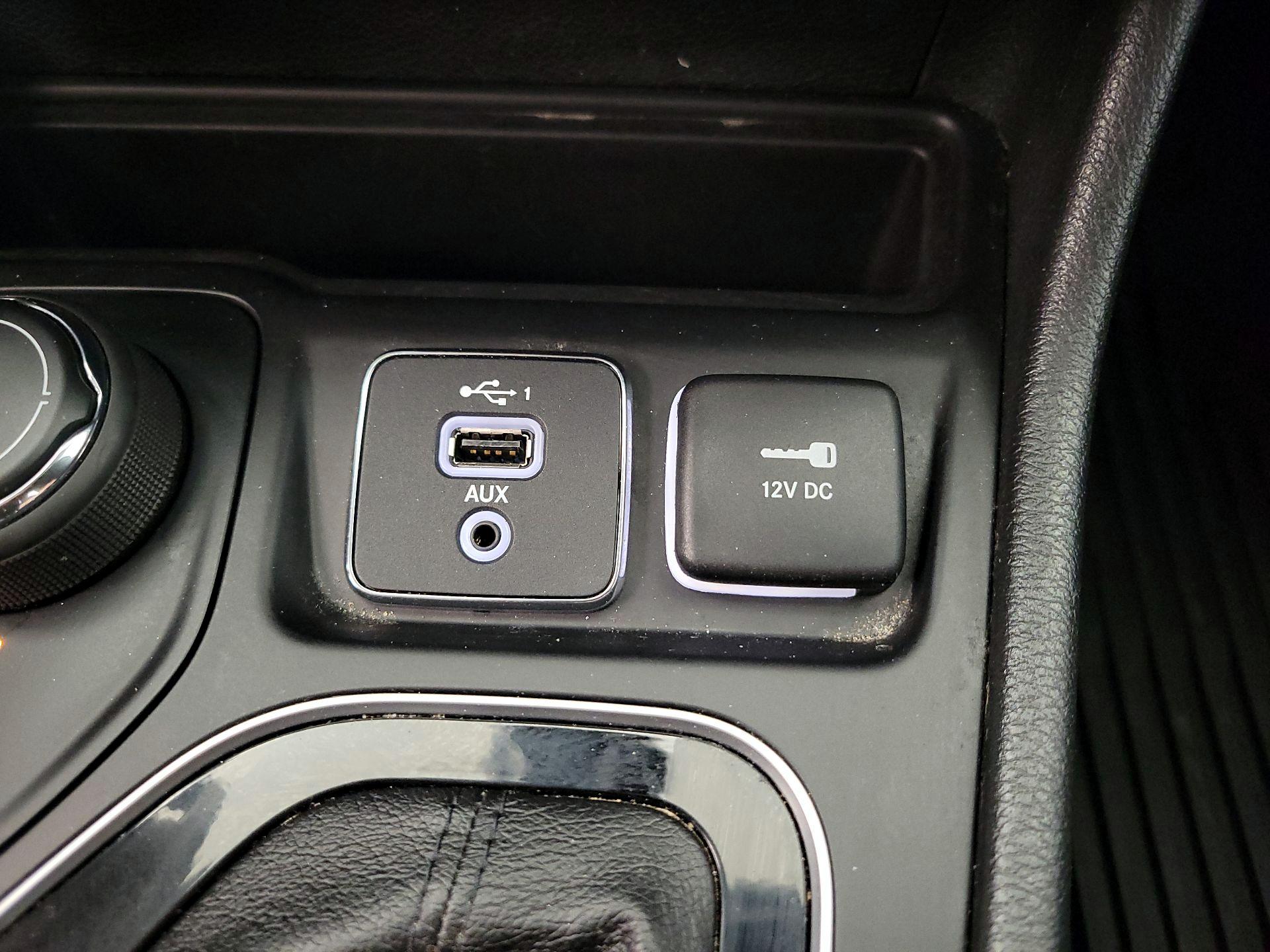 Thumbnail: 2021 Jeep Cherokee - 18