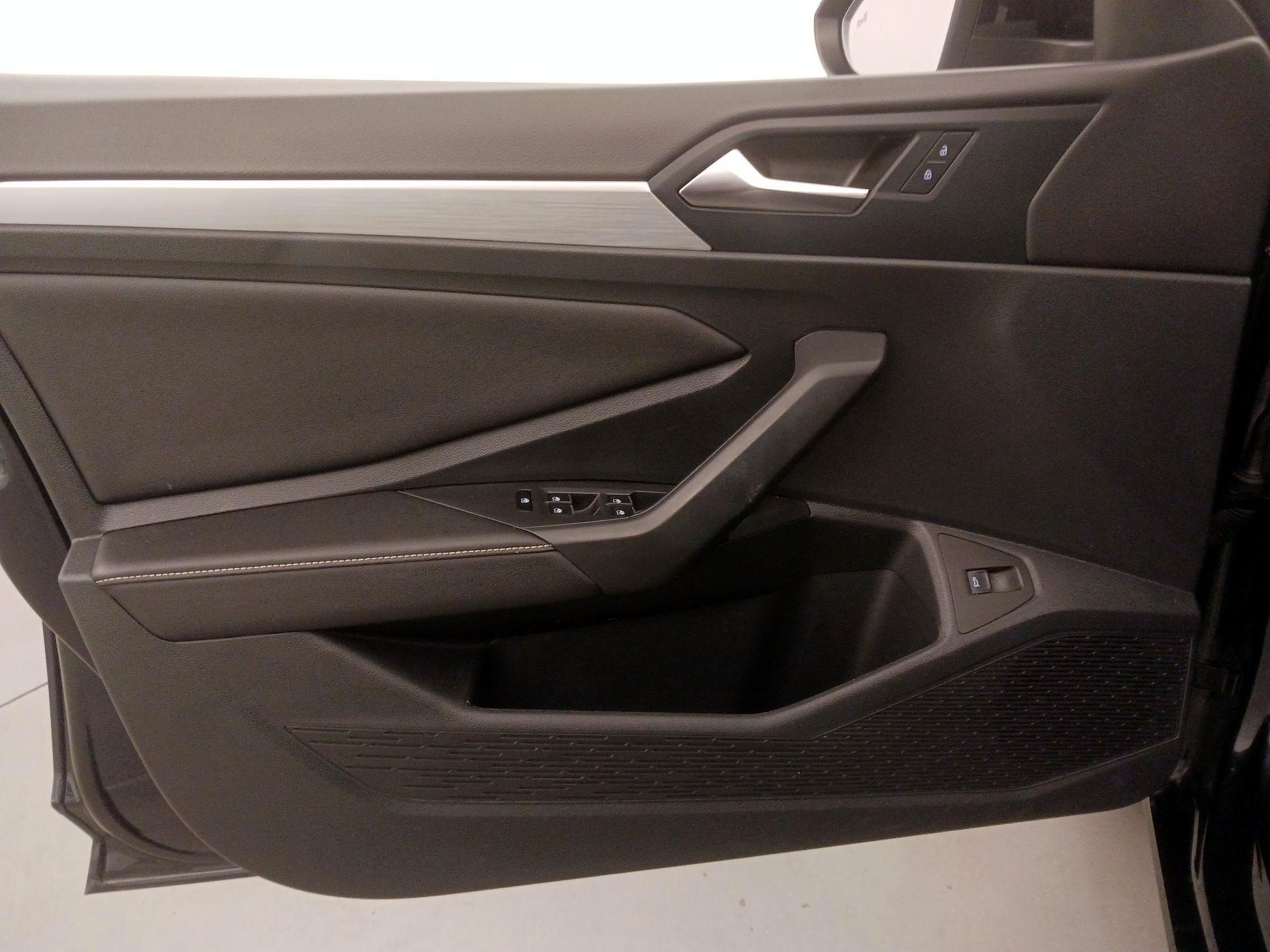 Thumbnail: 2025 Volkswagen Jetta - 12