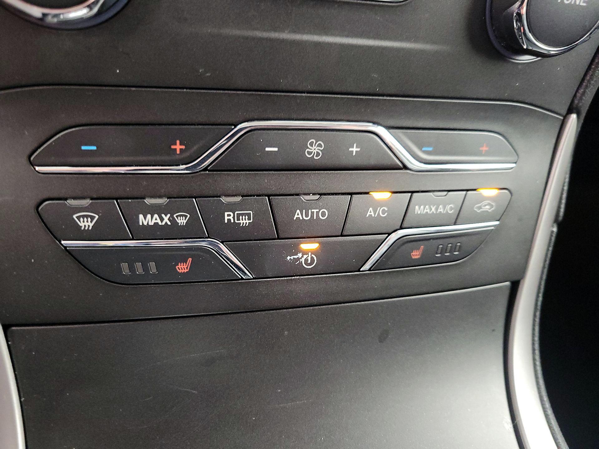 Thumbnail: 2020 Ford Edge - 16