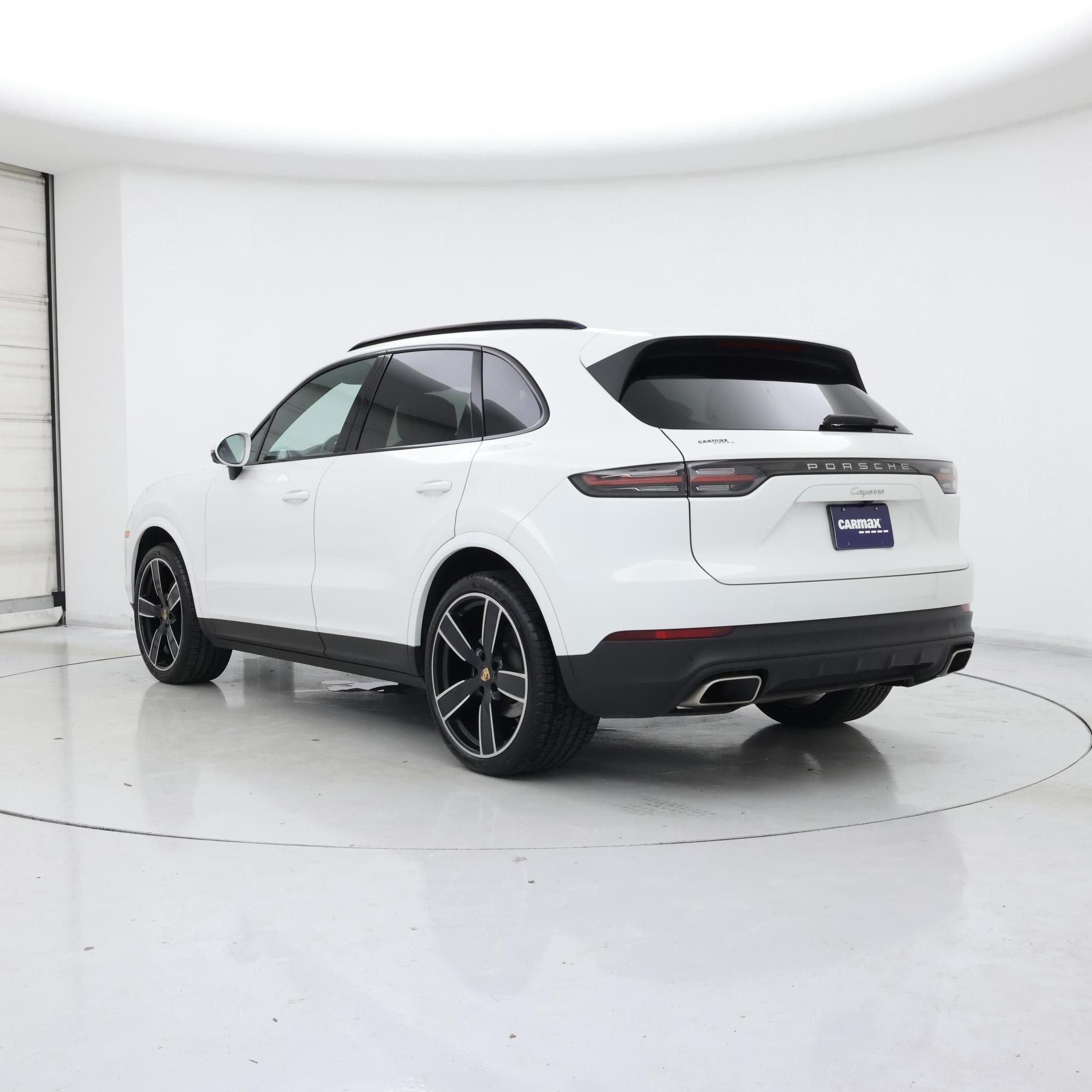 Thumbnail: 2021 Porsche Cayenne - 2