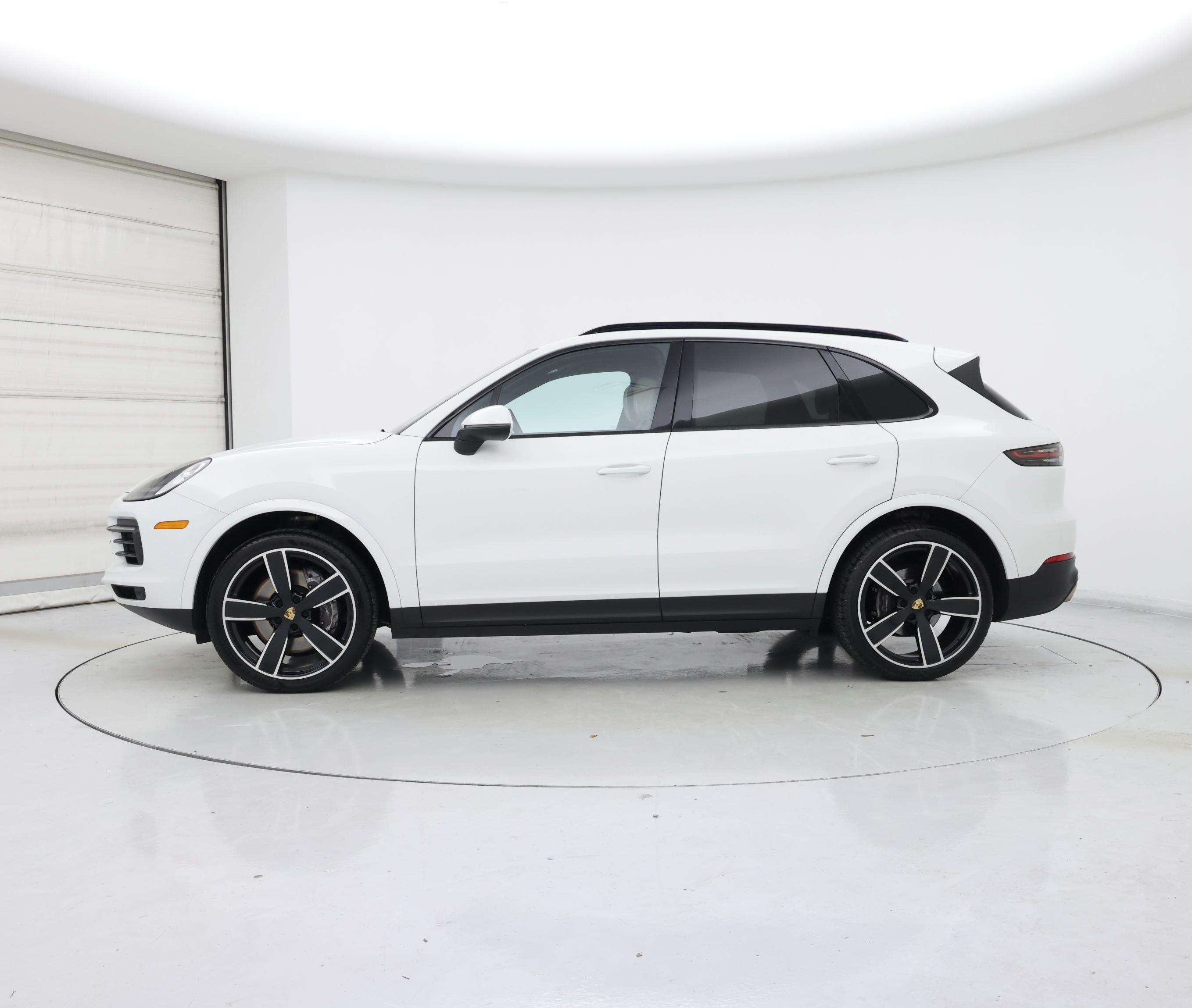 Thumbnail: 2021 Porsche Cayenne - 3
