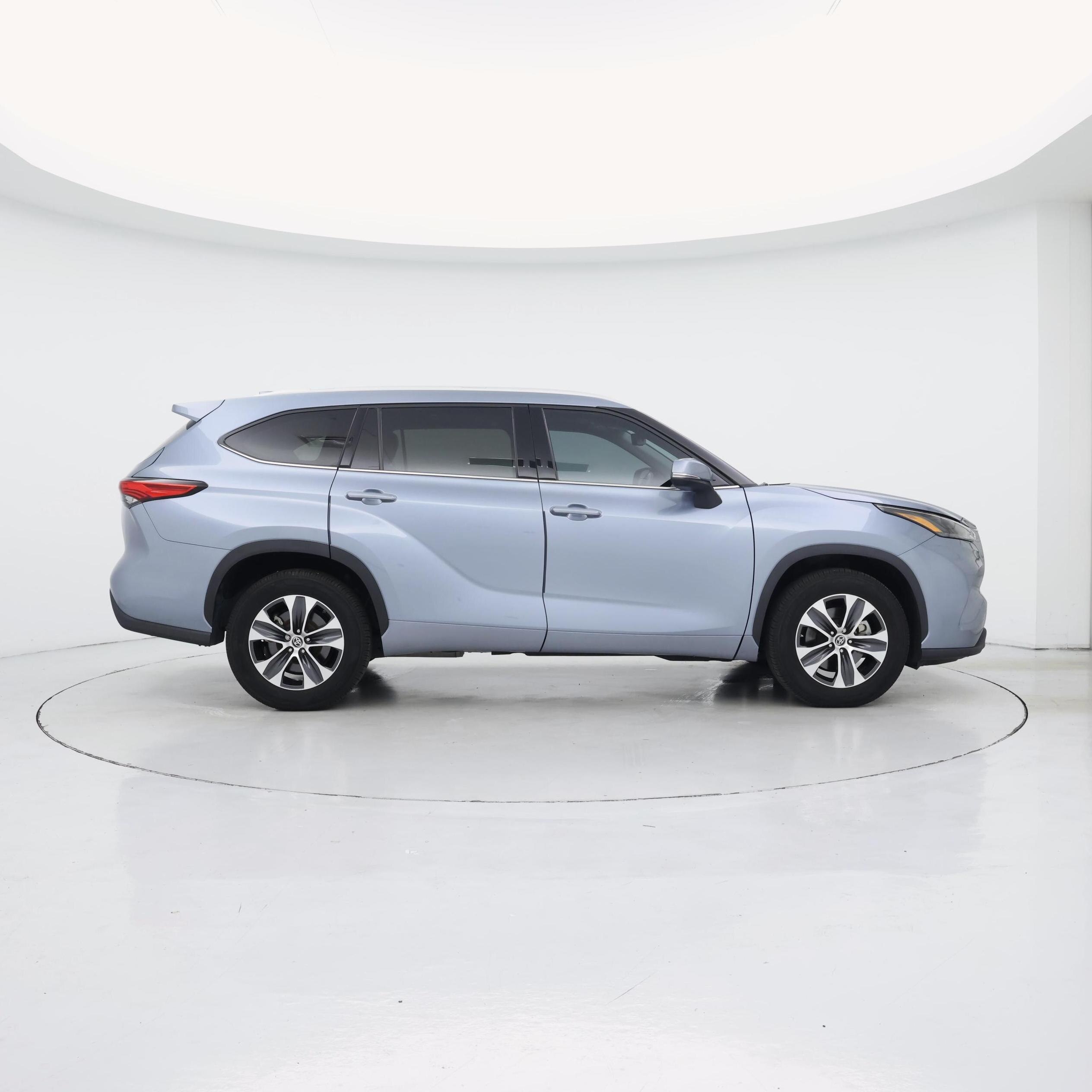 Thumbnail: 2022 Toyota Highlander - 7