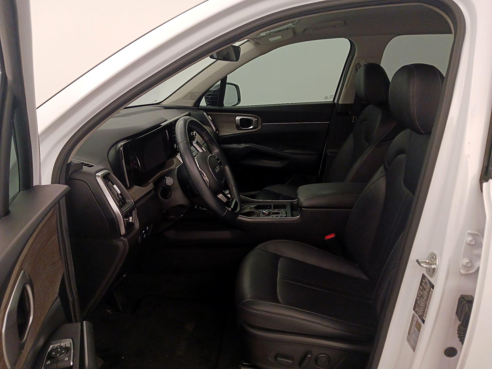 Thumbnail: 2023 Kia Sorento - 11