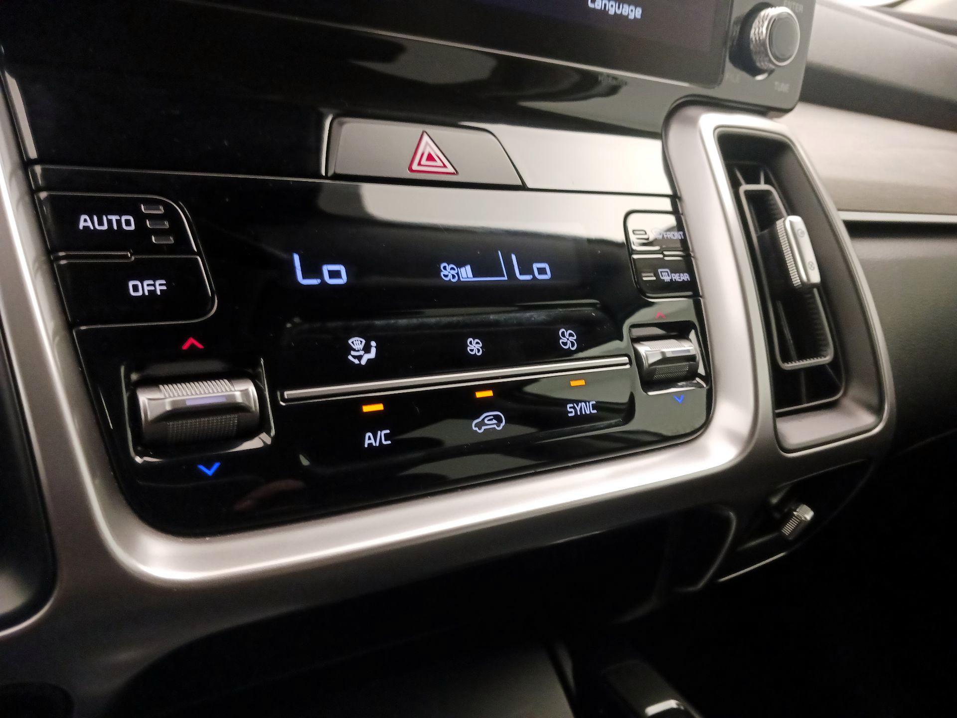 Thumbnail: 2023 Kia Sorento - 17