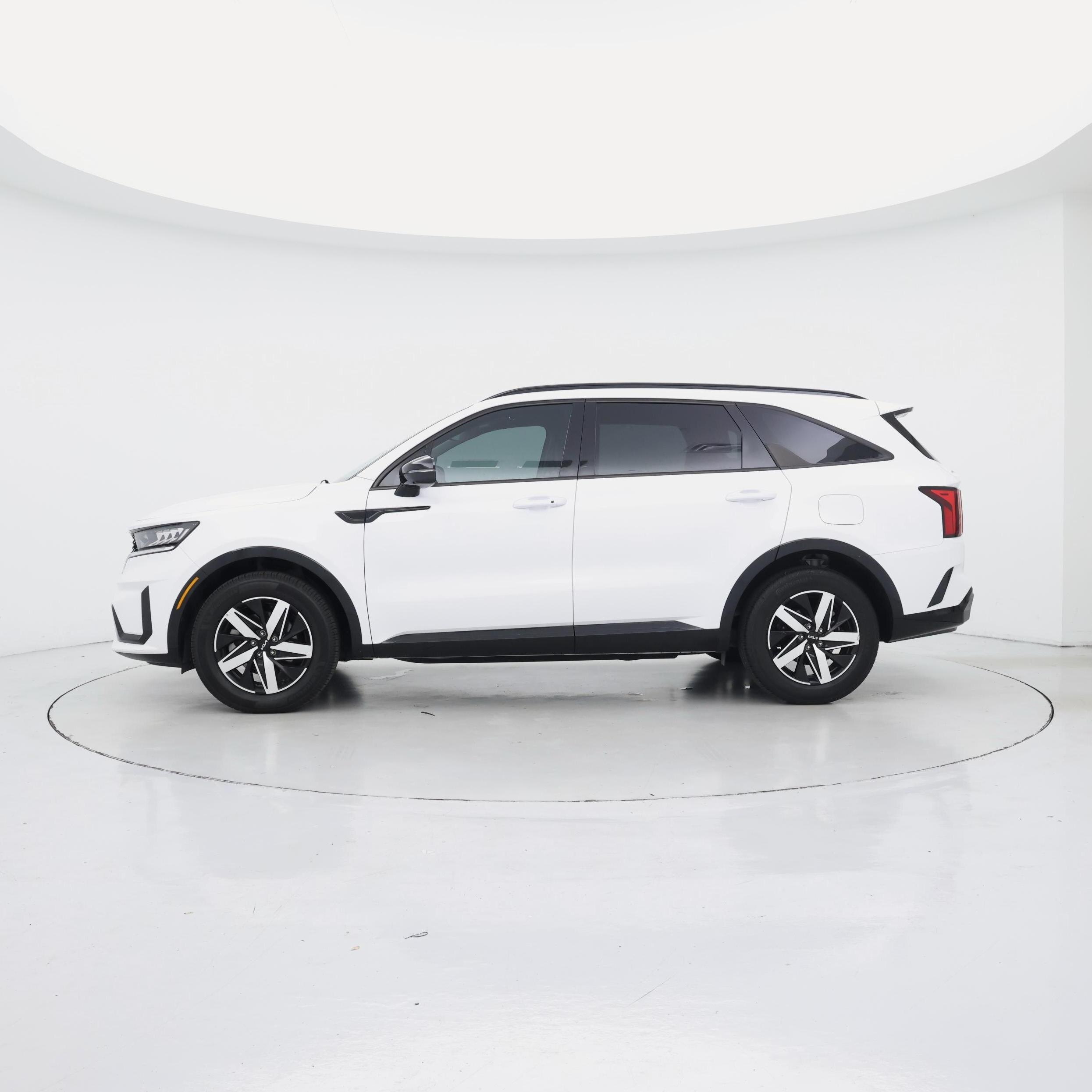 Thumbnail: 2023 Kia Sorento - 3