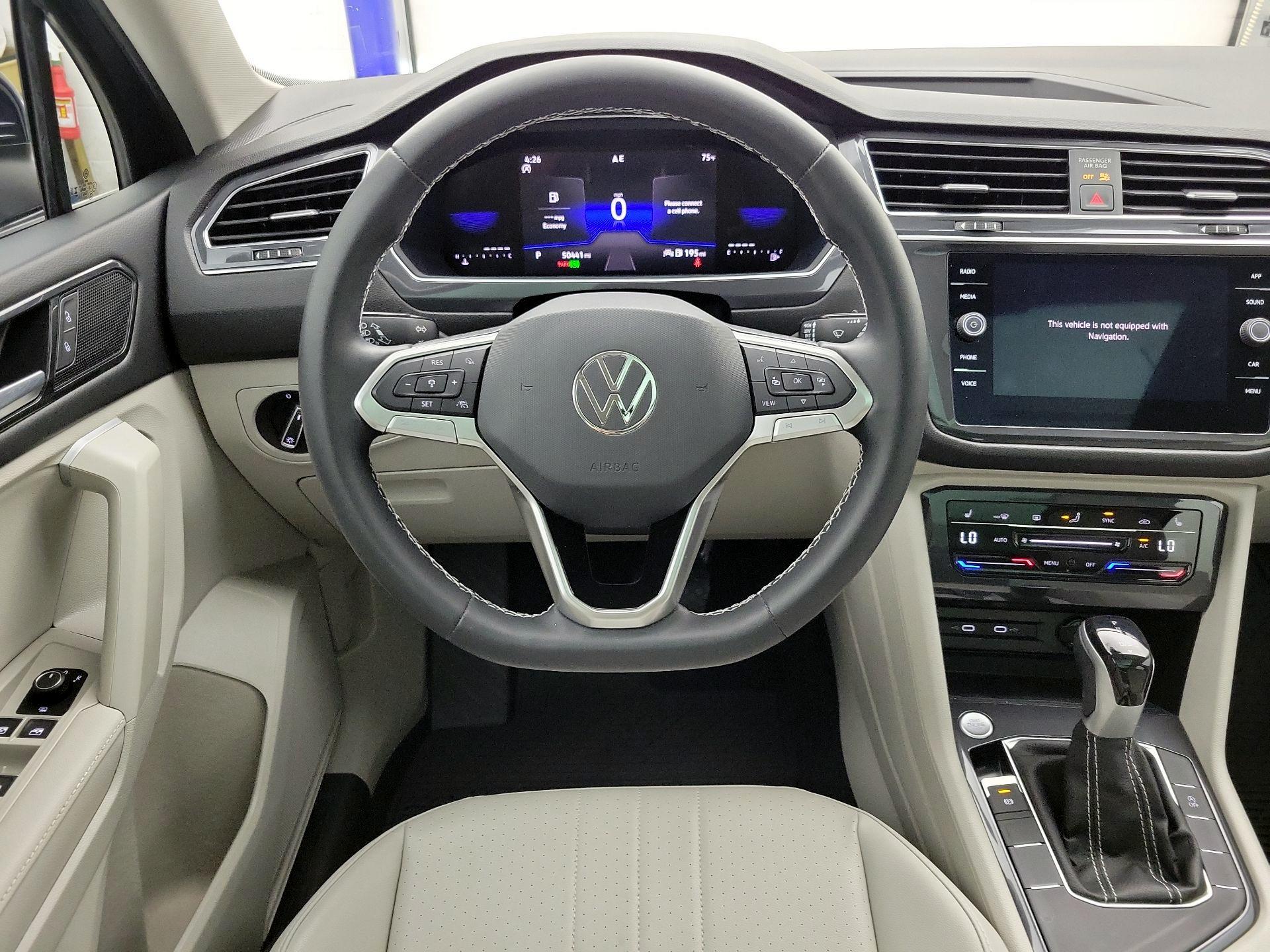 Thumbnail: 2023 Volkswagen Tiguan - 10