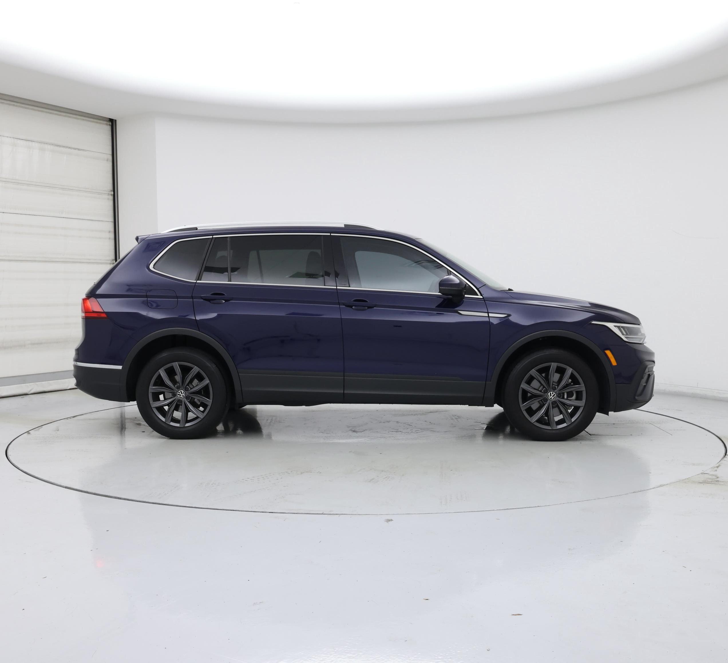 Thumbnail: 2023 Volkswagen Tiguan - 7