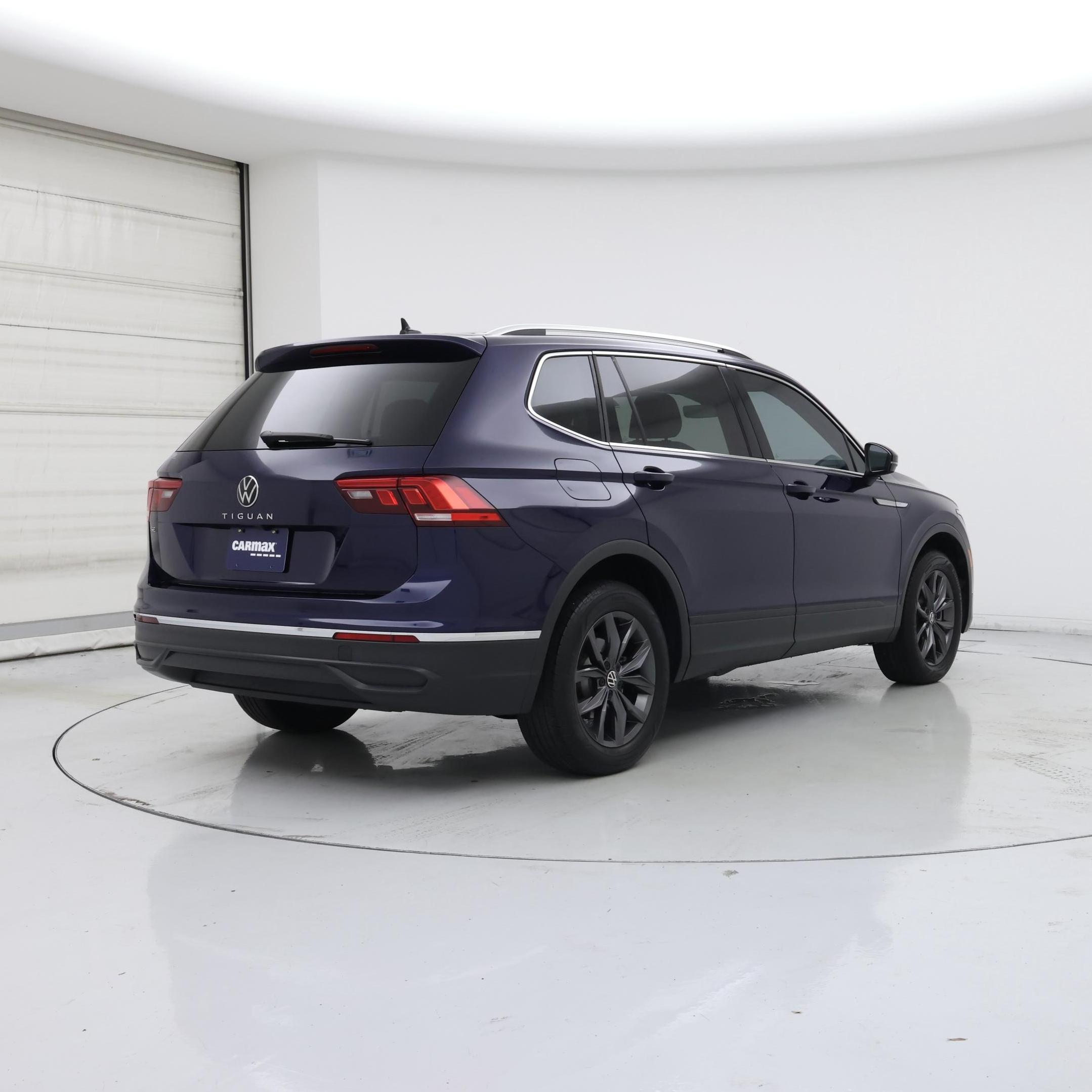 Thumbnail: 2023 Volkswagen Tiguan - 8
