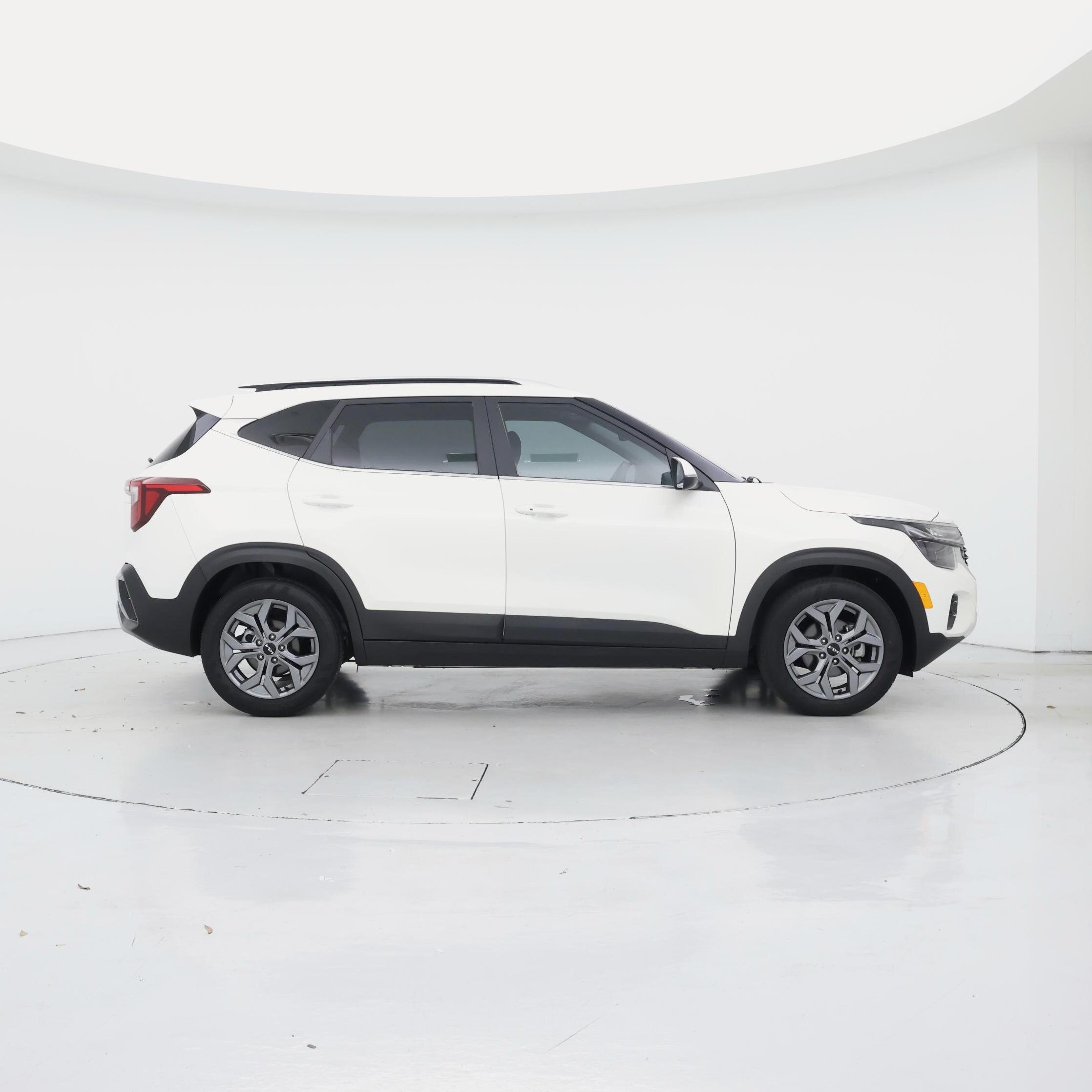 Thumbnail: 2024 Kia Seltos - 7