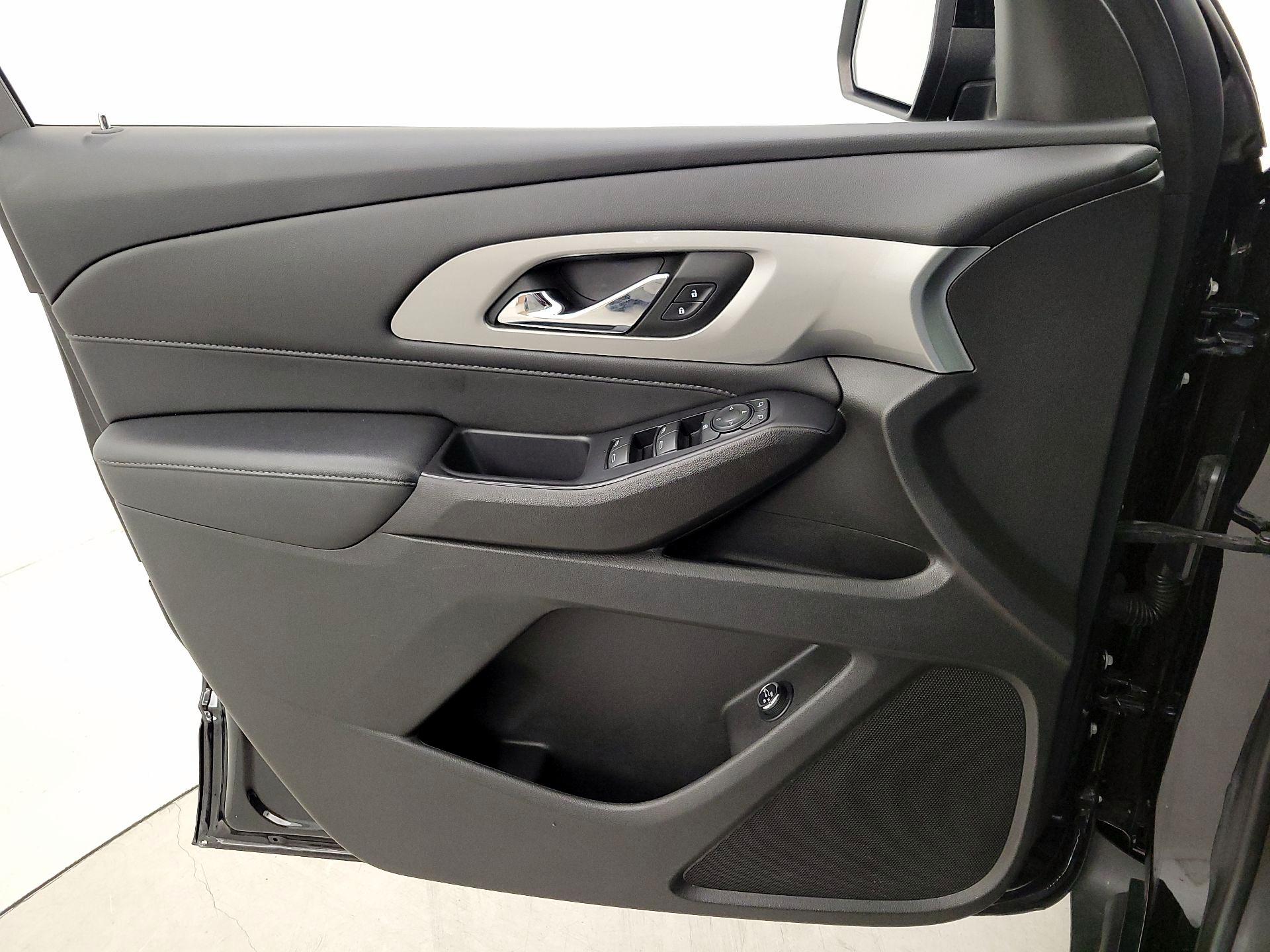 Thumbnail: 2022 Chevrolet Traverse - 12