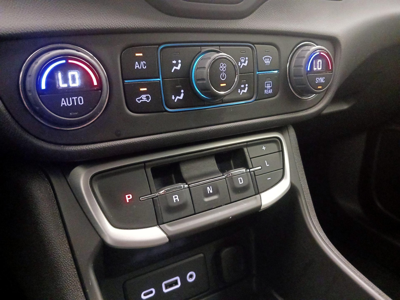 2023 GMC Terrain SLE - Photo 17