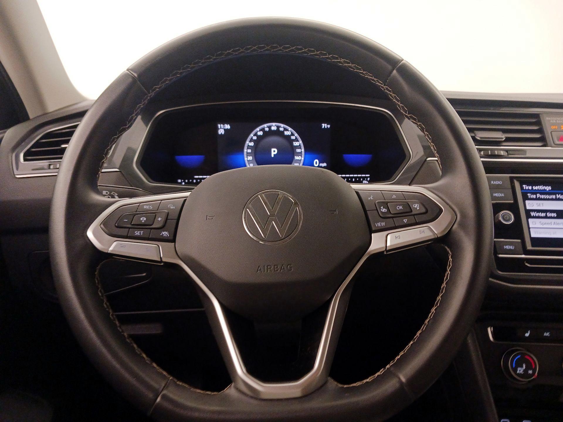 Thumbnail: 2023 Volkswagen Tiguan - 10