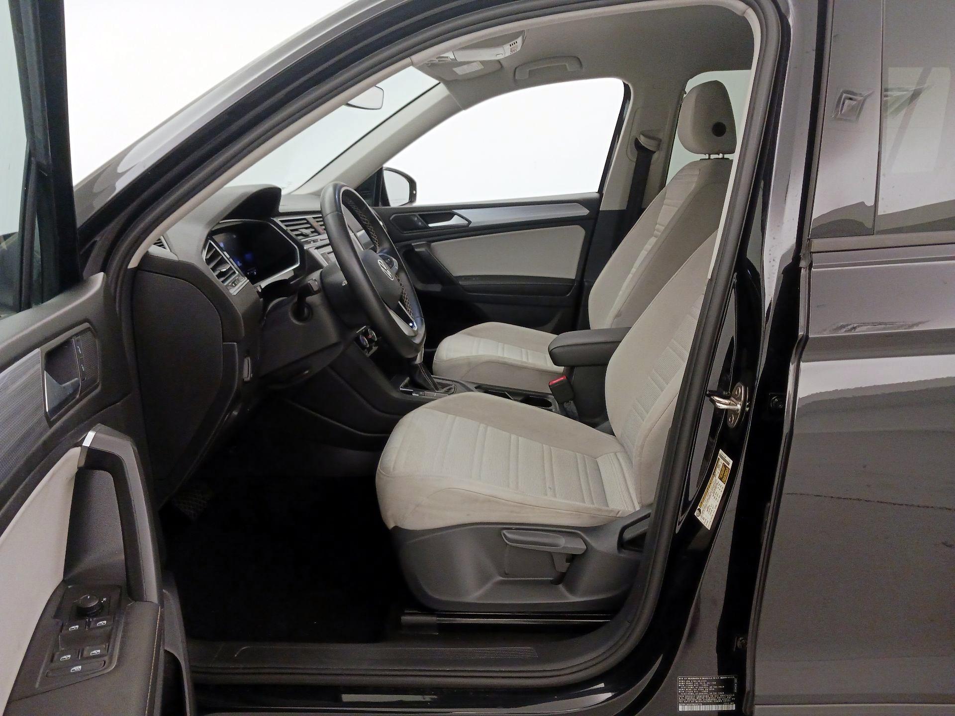 Thumbnail: 2023 Volkswagen Tiguan - 11