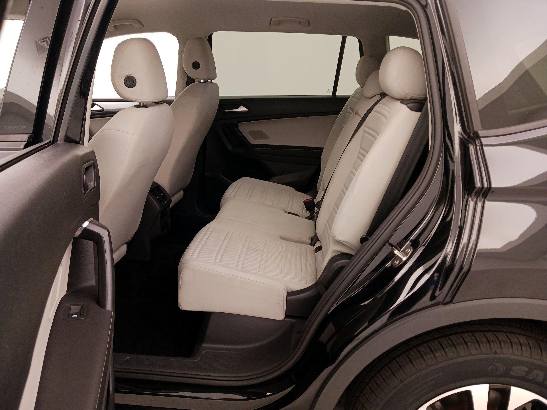 Thumbnail: 2023 Volkswagen Tiguan - 18