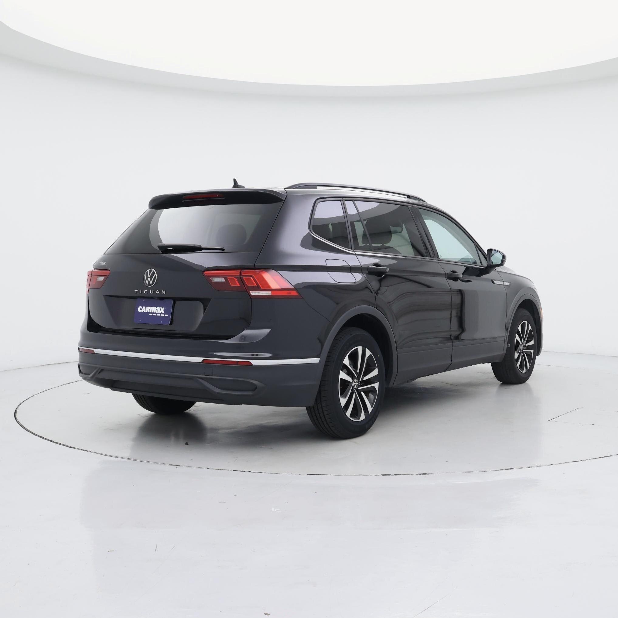 Thumbnail: 2023 Volkswagen Tiguan - 8