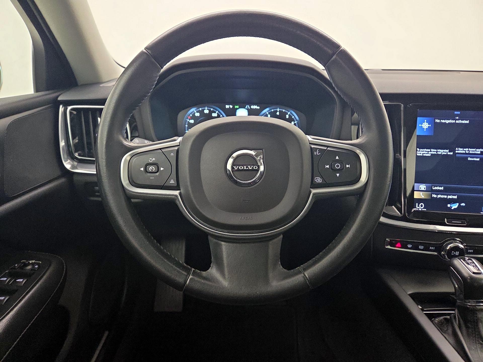 Thumbnail: 2020 Volvo S60 - 10