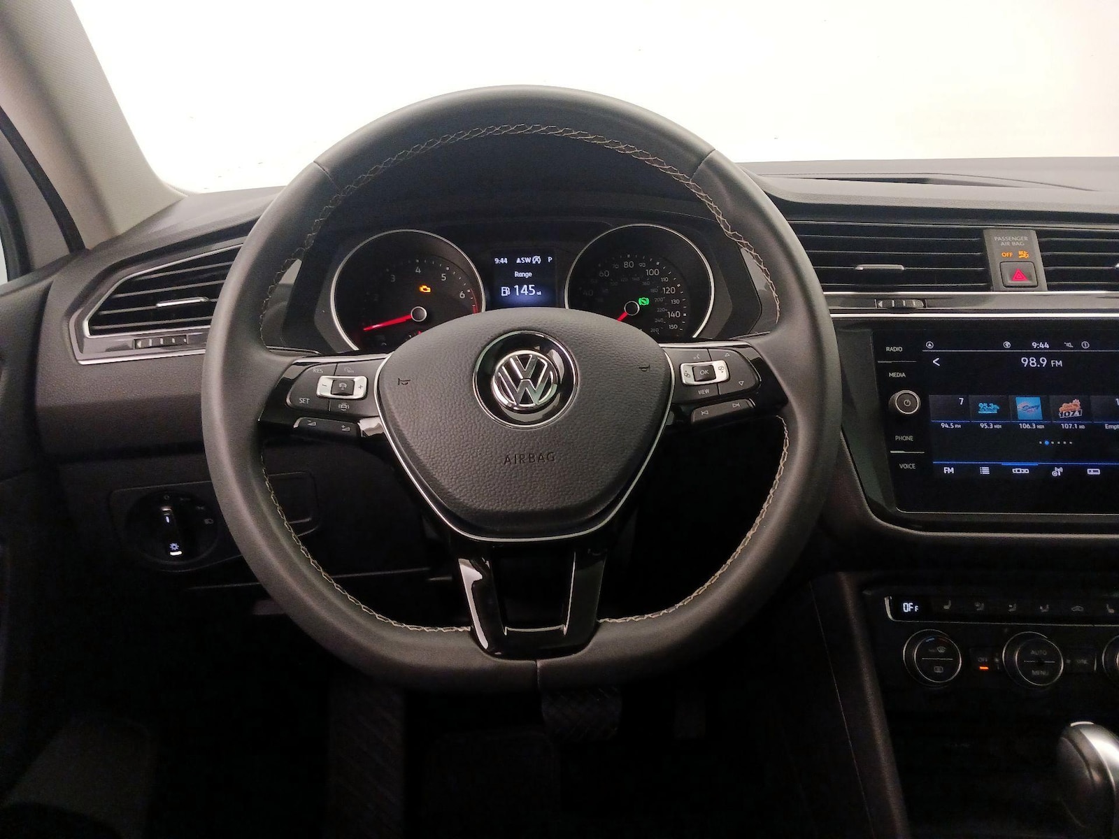 2021 Volkswagen Tiguan SE - Photo 11