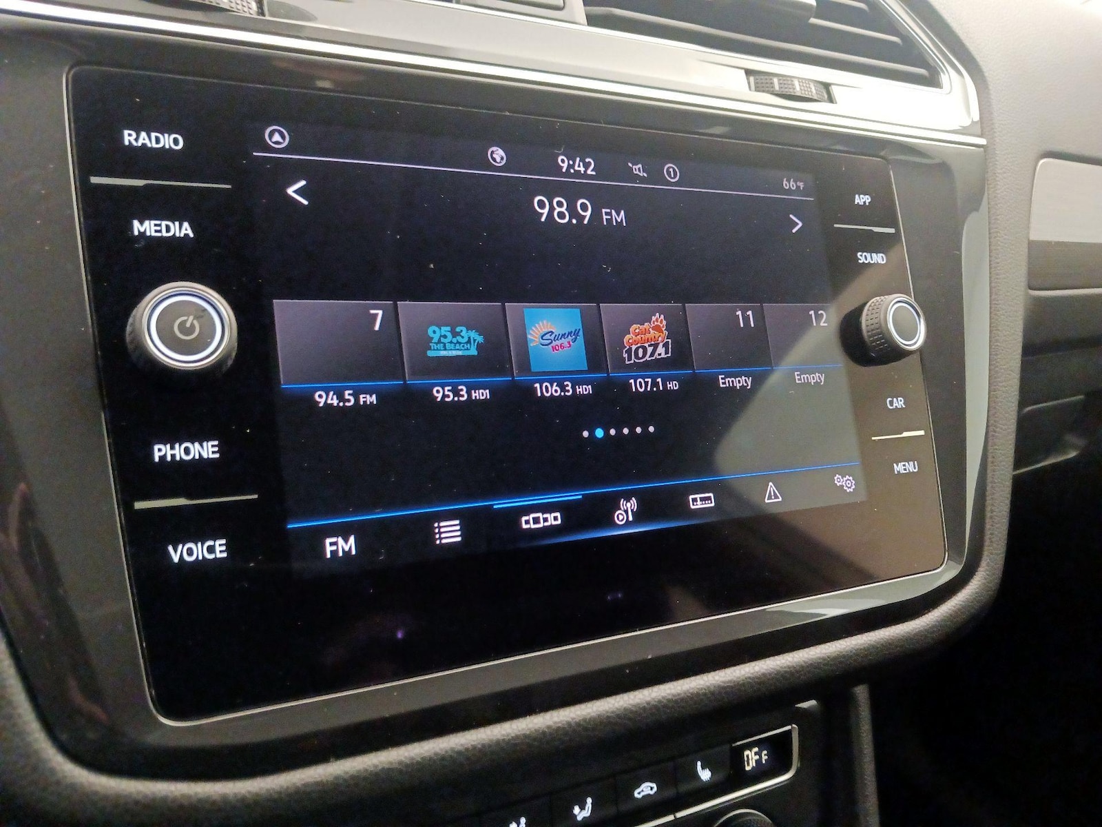 2021 Volkswagen Tiguan SE - Photo 16