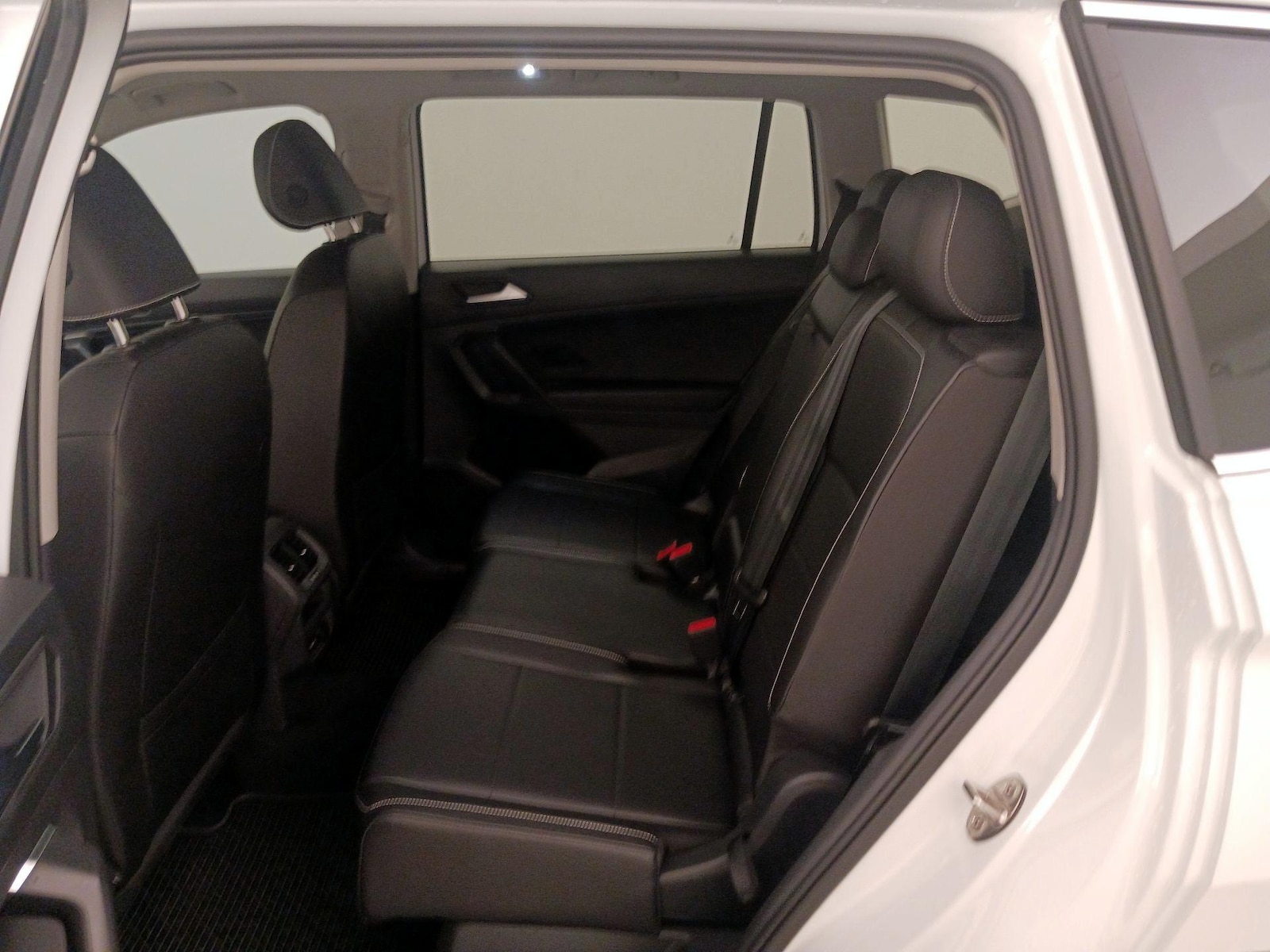 2021 Volkswagen Tiguan SE - Photo 21