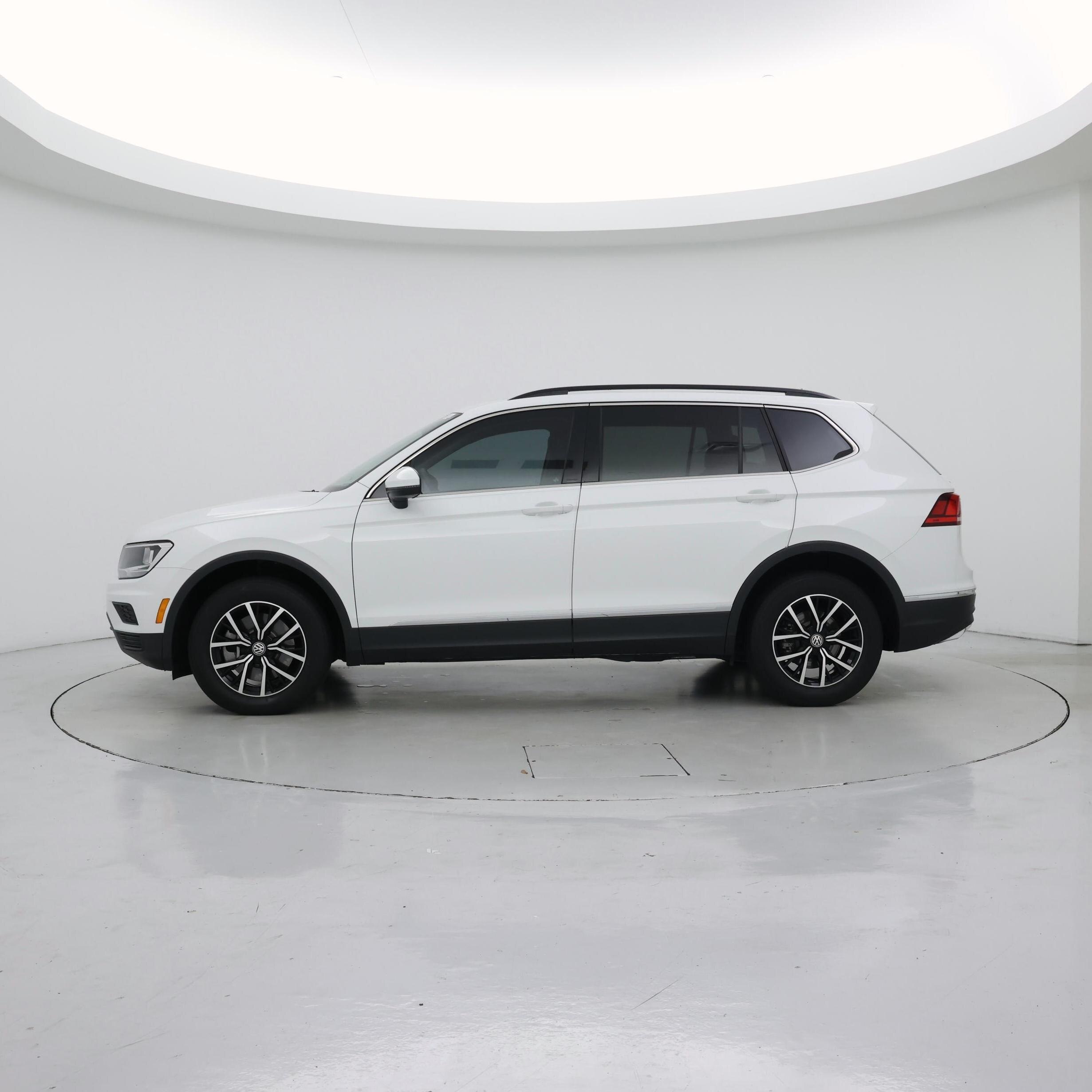 Thumbnail: 2021 Volkswagen Tiguan - 3